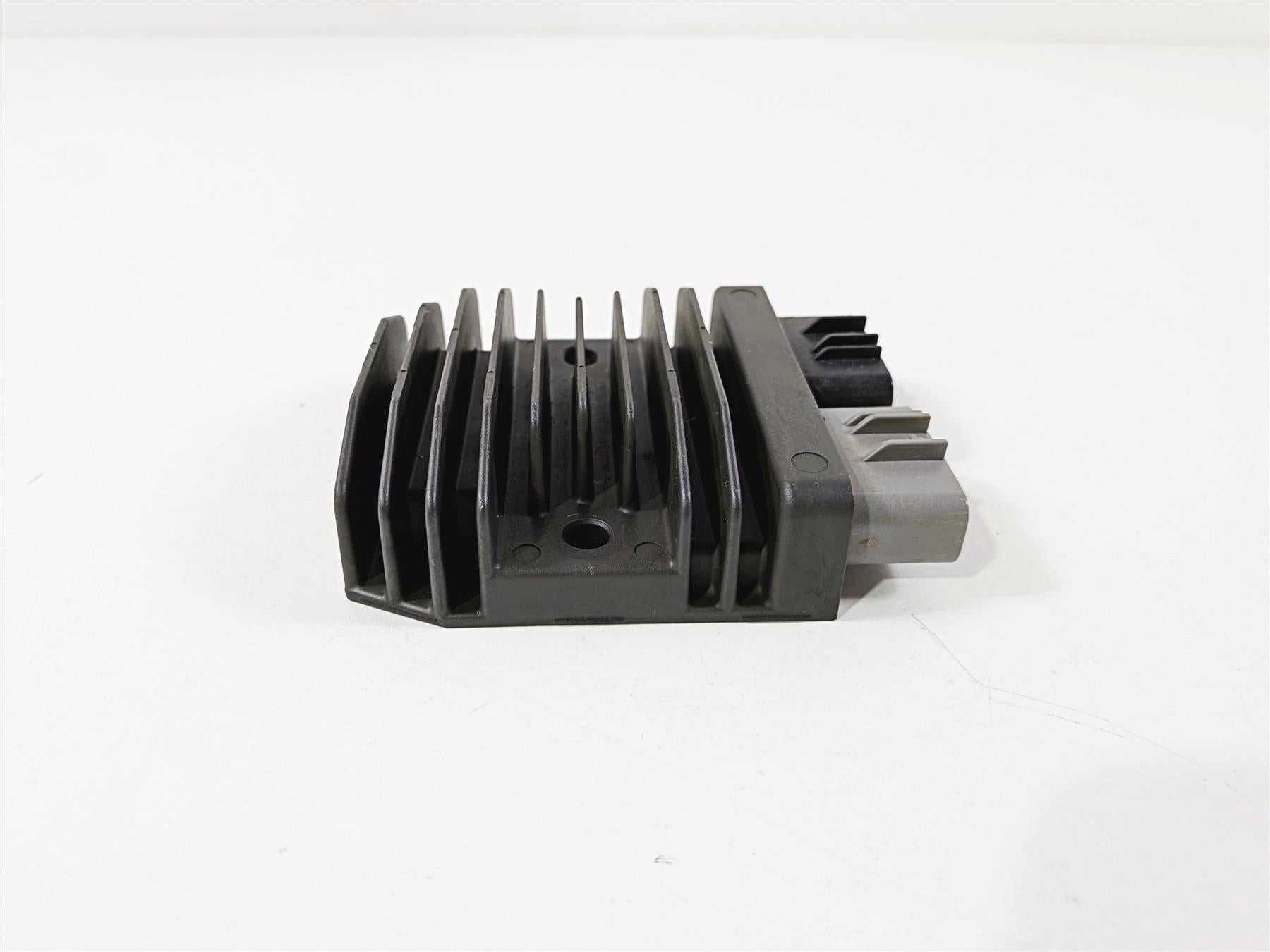 2021 Yamaha YXZ1000R EPS SS SE Rectifier Voltage Regulator B5H-81960-00 FH027DA {{ shop.shopifyCountryName }} - Mototech271