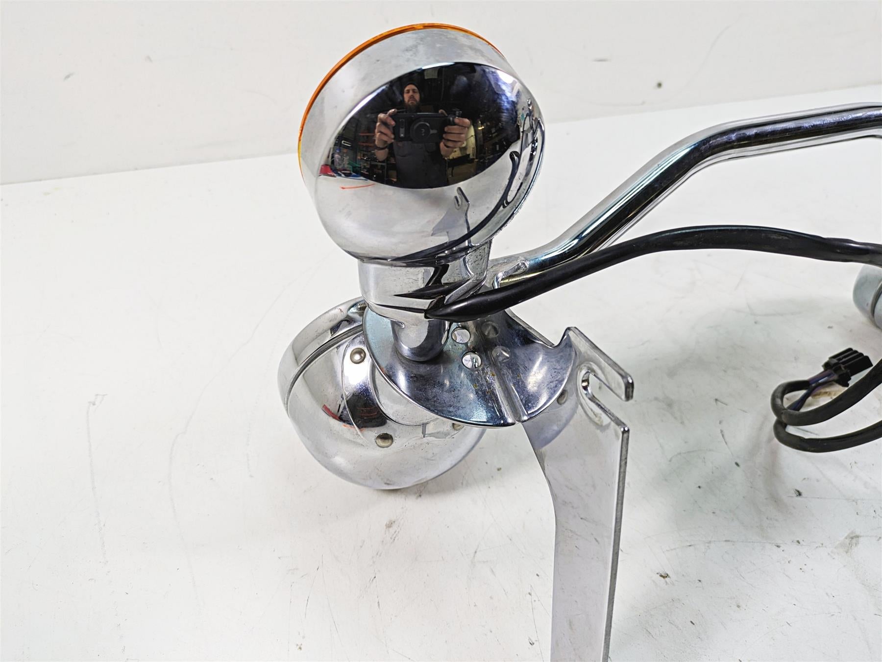 2011 Harley Touring FLHR Road King Front Spotlight Blinker Bar 68712-94A {{ shop.shopifyCountryName }} - Mototech271