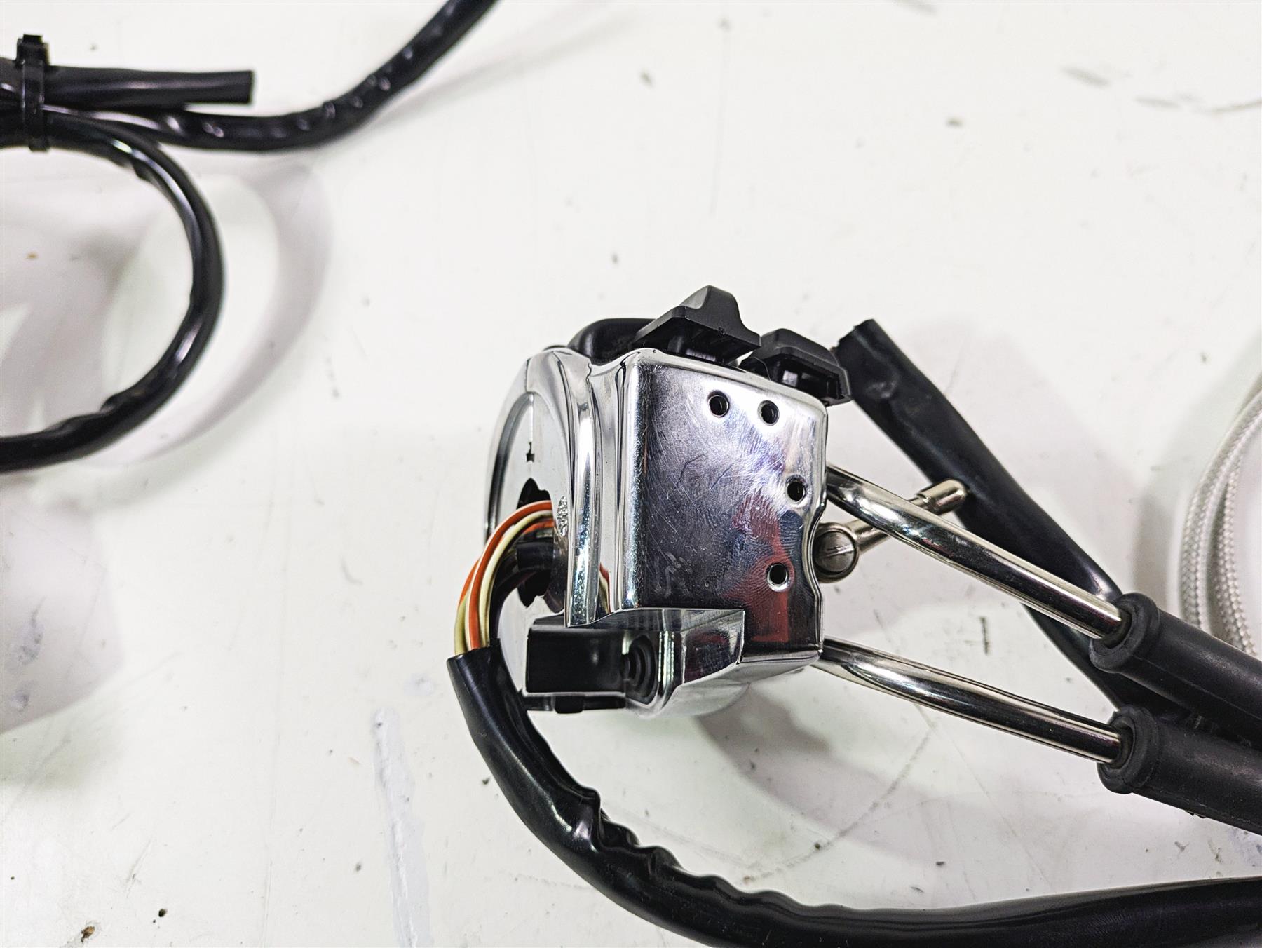 2007 Harley Touring FLHTCU SE CVO E-Glide Chrome Hand Control Switches 71682-06A {{ shop.shopifyCountryName }} - Mototech271