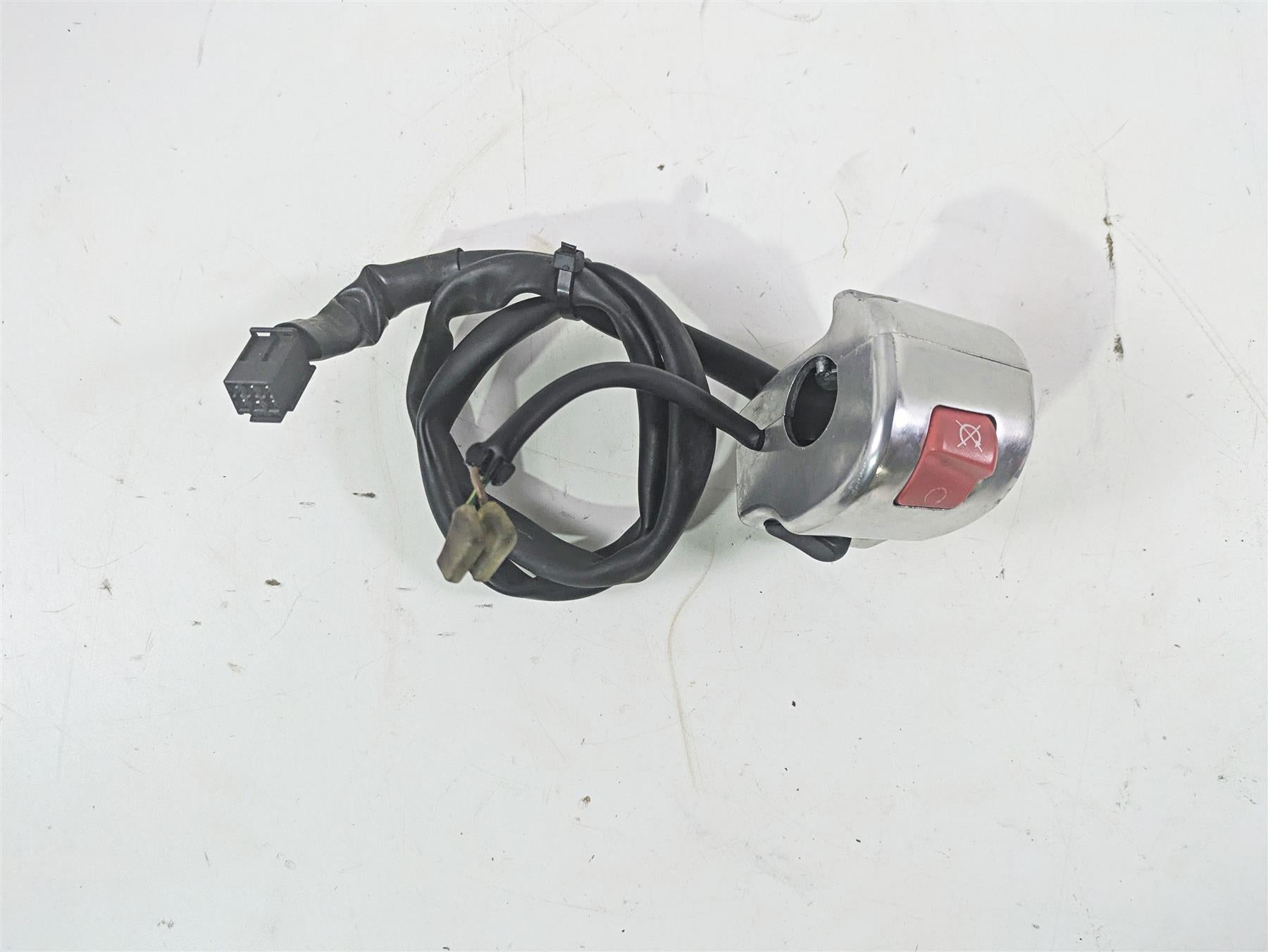 2006 Yamaha XVS650 V-Star Classic Right Hand Control Switch 5KS-83975-10-00 {{ shop.shopifyCountryName }} - Mototech271