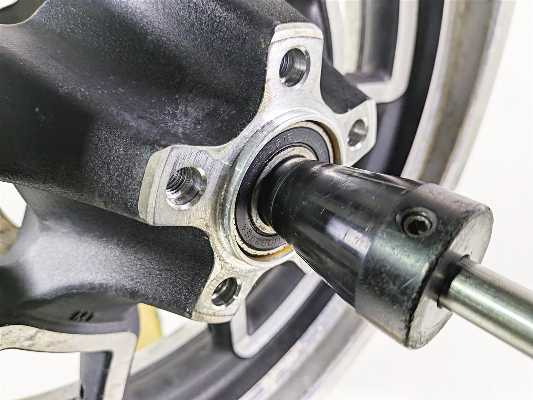 2015 Harley FXDL Dyna Low Rider Straight Rear Wheel Rim 17x4.5 40900289 {{ shop.shopifyCountryName }} - Mototech271