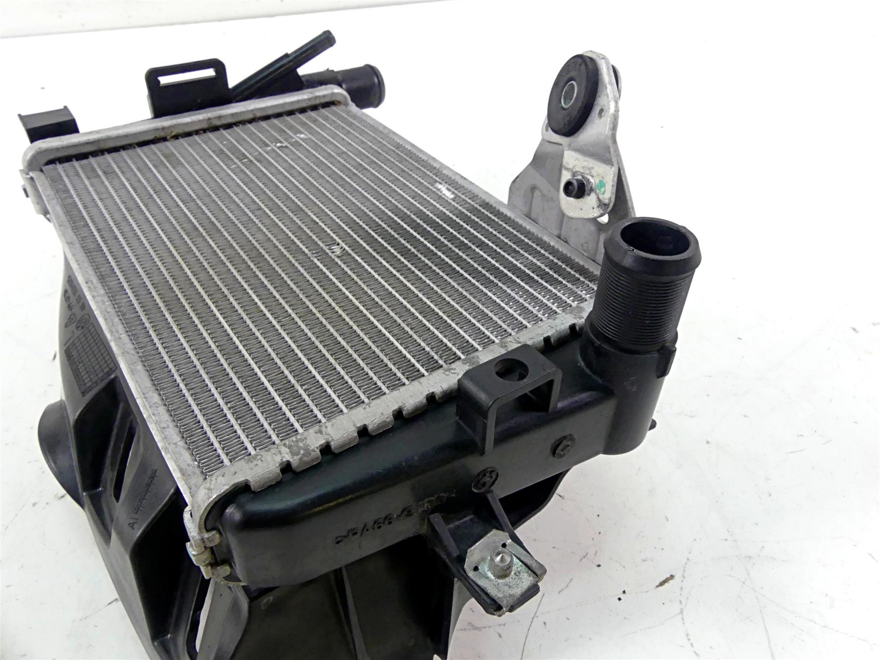 2015 BMW R1200GS GSW K50 Left Radiator + Cover 17118546408 {{ shop.shopifyCountryName }} - Mototech271