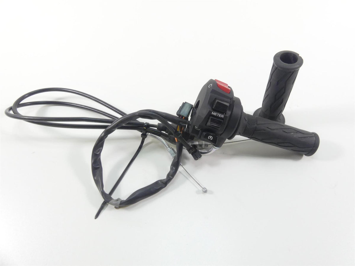 2022 Suzuki GSXR750 Right Hand Control Switch Throttle & Grips -Read 37200-47H30 {{ shop.shopifyCountryName }} - Mototech271