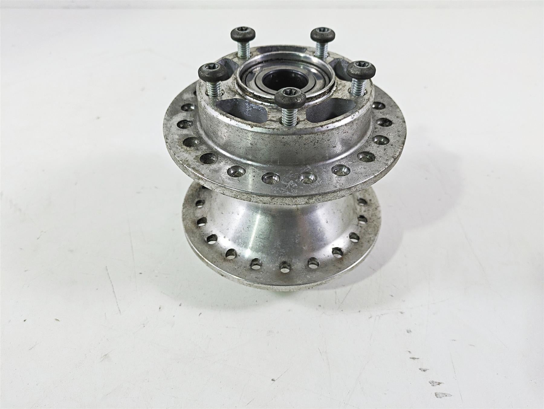 2017 Harley Dyna FXDB Street Bob Front Wheel Rim Hub & 25mm Bearings 41425-09 {{ shop.shopifyCountryName }} - Mototech271
