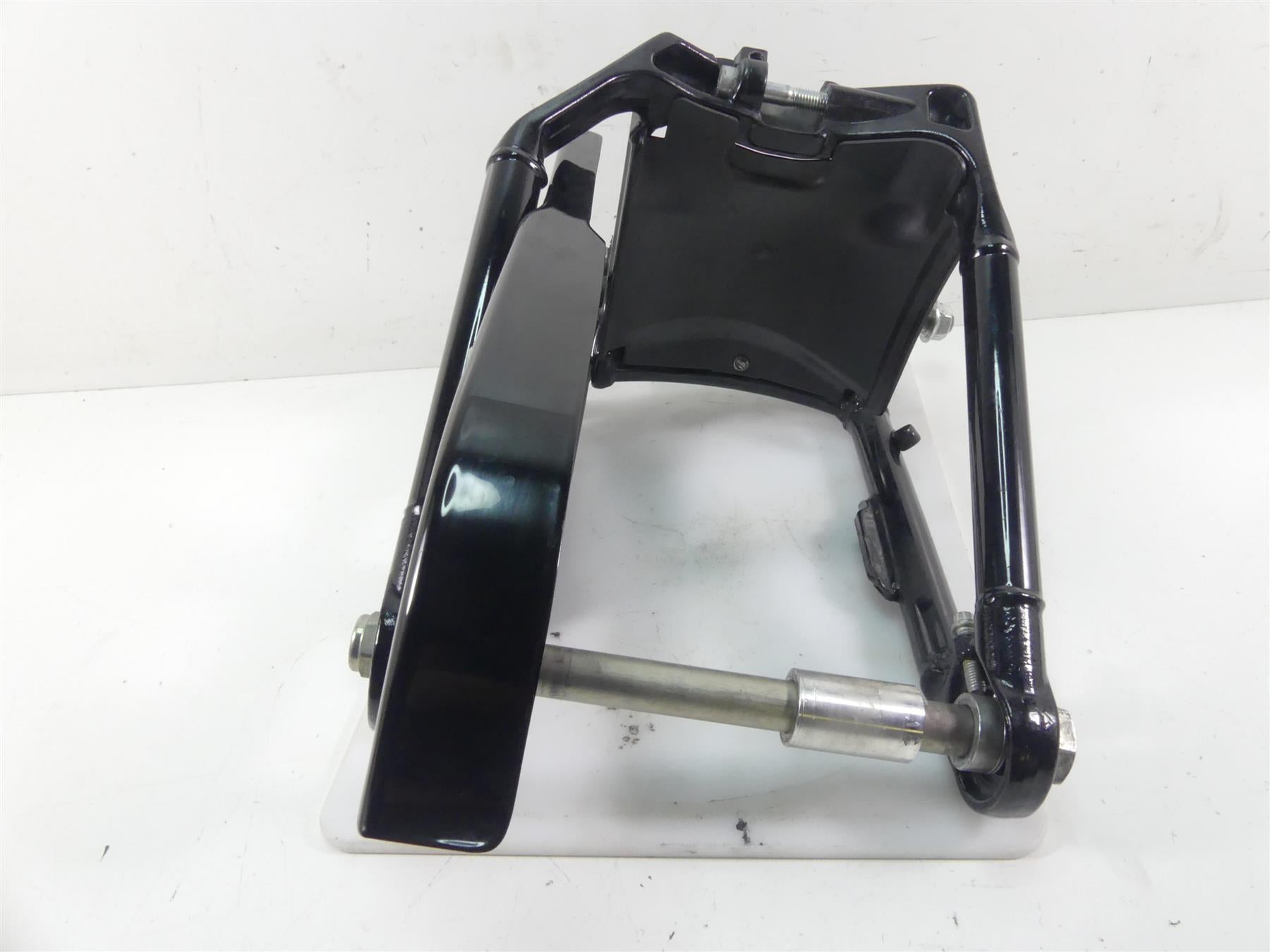 2021 Harley Softail FLSB Sport Glide Swingarm Swing Arm & Guards 47400062 {{ shop.shopifyCountryName }} - Mototech271