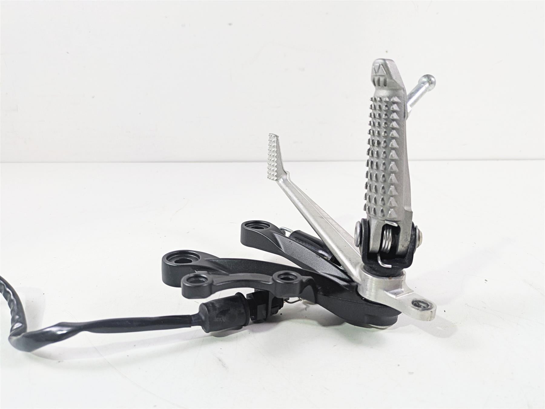 2024 Kawasaki ZX6R ZX636 Ninja Right Footpeg Brake Pedals Set 35063-0590-18R {{ shop.shopifyCountryName }} - Mototech271