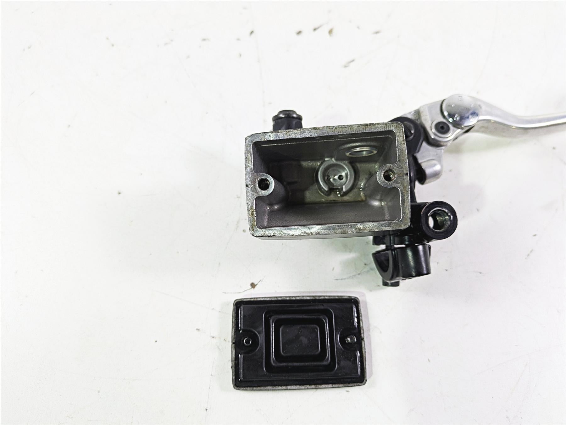 2012 Yamaha XT1200 Super Tenere Front Brake Master Cylinder 23P-W2587-00-00 {{ shop.shopifyCountryName }} - Mototech271