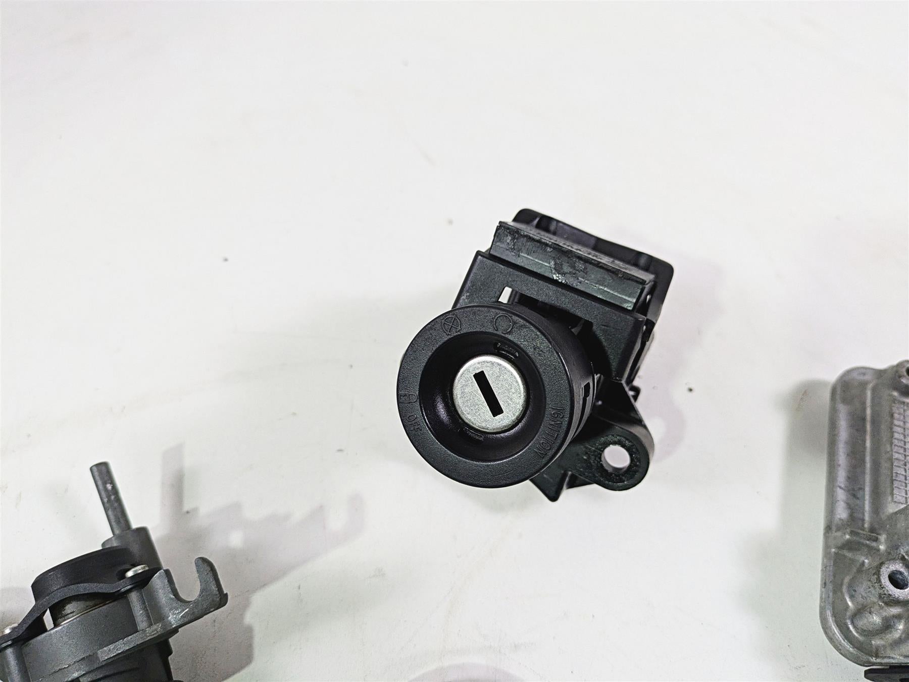 2009 BMW R1200GS K255 Adv Cdi Ignition Switch Key Locks Set -Read 13618521661 {{ shop.shopifyCountryName }} - Mototech271