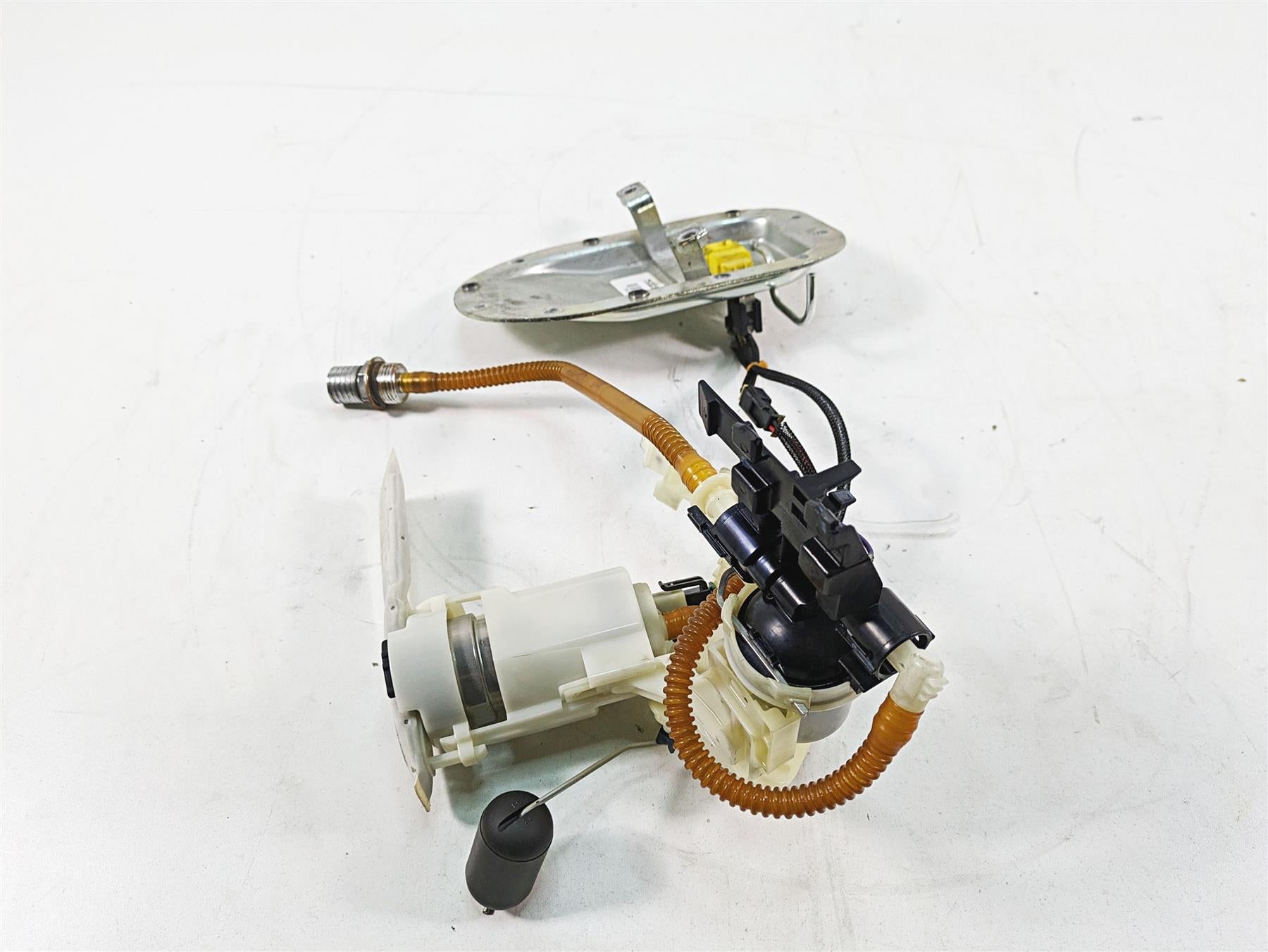 2012 Harley FLD Dyna Switchback Fuel Gas Petrol Pump + Sender - Tested 75323-12 {{ shop.shopifyCountryName }} - Mototech271