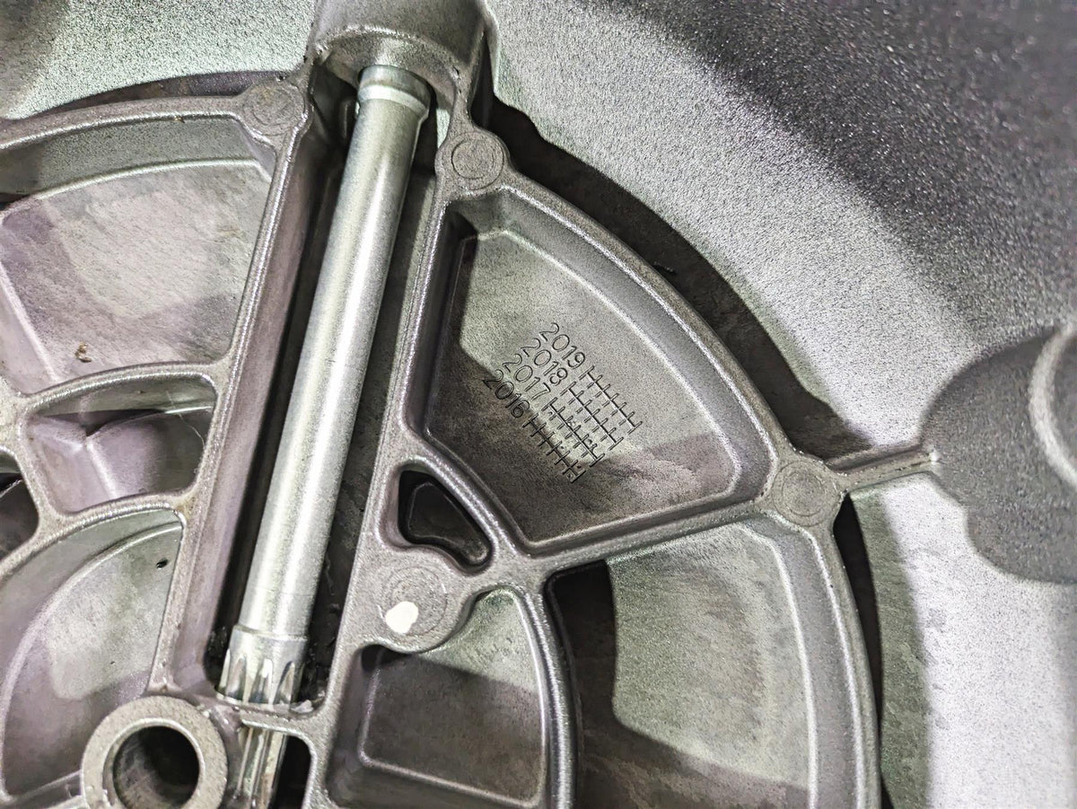 2018 Indian Chieftain Limited Primary Drive Clutch Engine Cover 1205125-521 {{ shop.shopifyCountryName }} - Mototech271