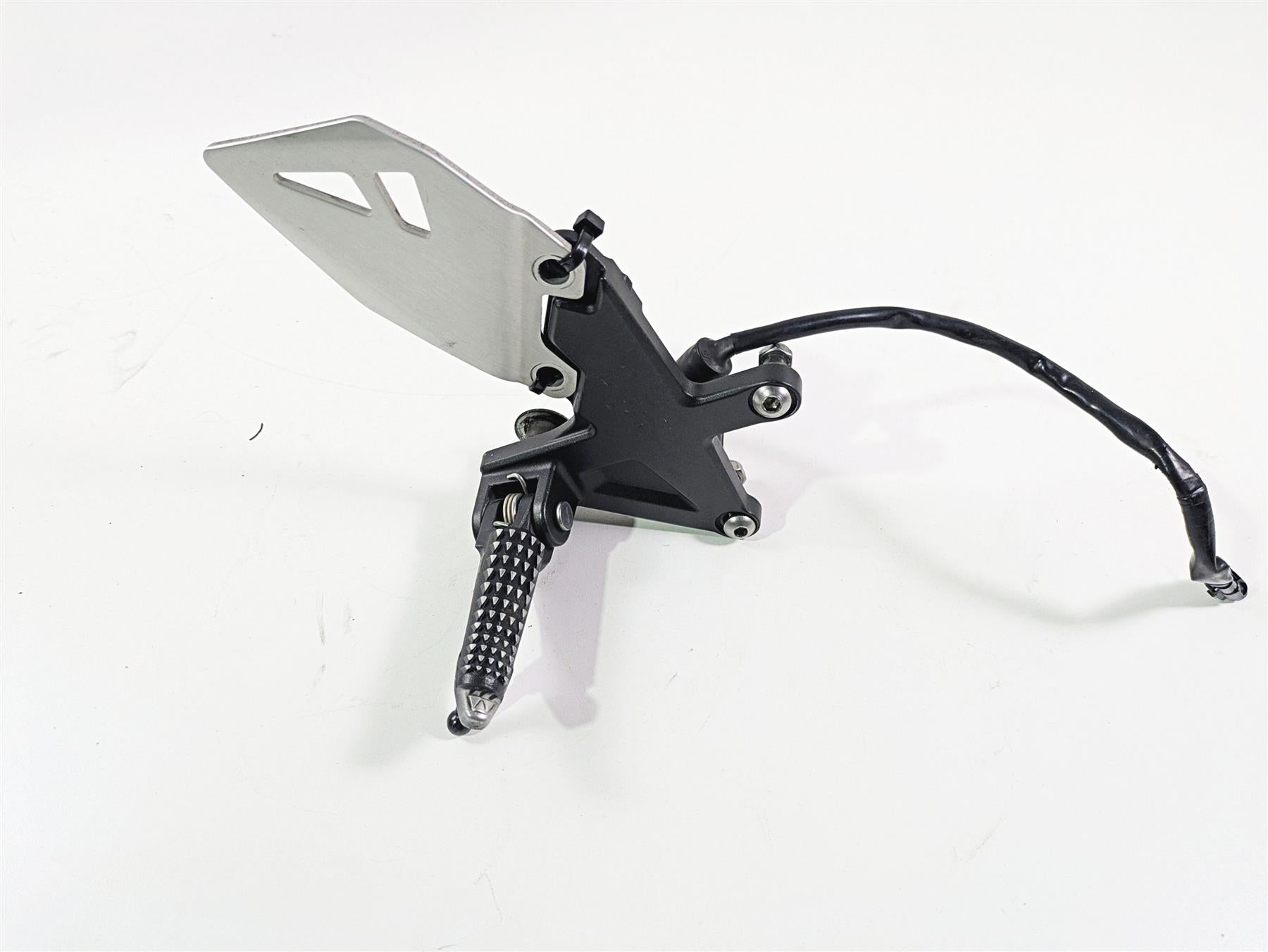 2016 Kawasaki ZX10R Ninja Right Front Footpeg + Mount 35063-1331-18R {{ shop.shopifyCountryName }} - Mototech271