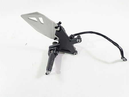 2016 Kawasaki ZX10R Ninja Right Front Footpeg + Mount 35063-1331-18R {{ shop.shopifyCountryName }} - Mototech271