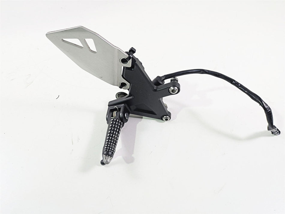 2016 Kawasaki ZX10R Ninja Right Front Footpeg + Mount 35063-1331-18R {{ shop.shopifyCountryName }} - Mototech271