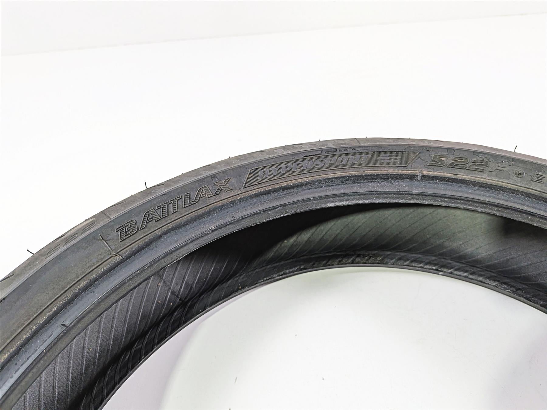 Used Front Motorcycle Tire Bridgestone Blattlax Hypersport S22 120/70R17 12727 {{ shop.shopifyCountryName }} - Mototech271