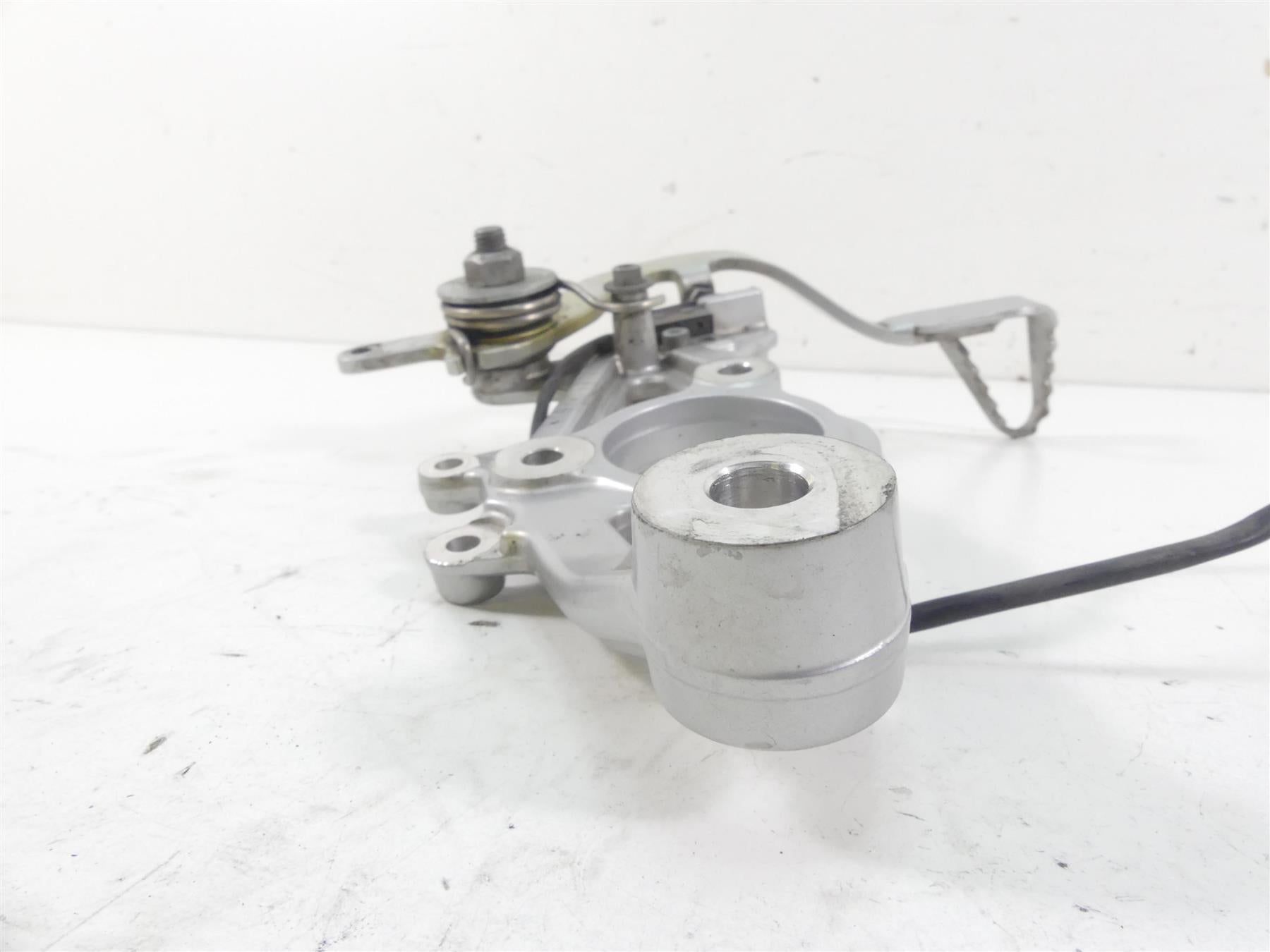 2003 BMW R1150 GS R21 Right Front Rider Footpeg Mount & Brake Pedal 46712335598 {{ shop.shopifyCountryName }} - Mototech271