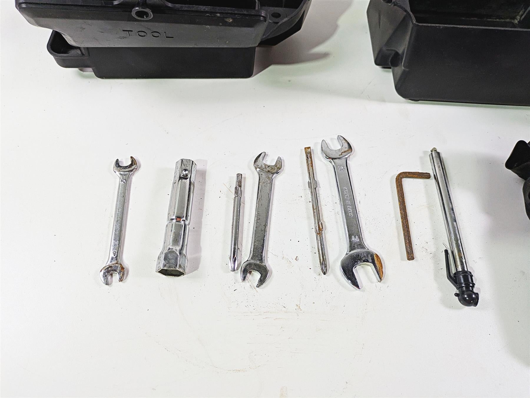 2008 Kawasaki VN1600 Vulcan Nomad Tool Kit & Plastic Carrier Set 32098-1137 {{ shop.shopifyCountryName }} - Mototech271