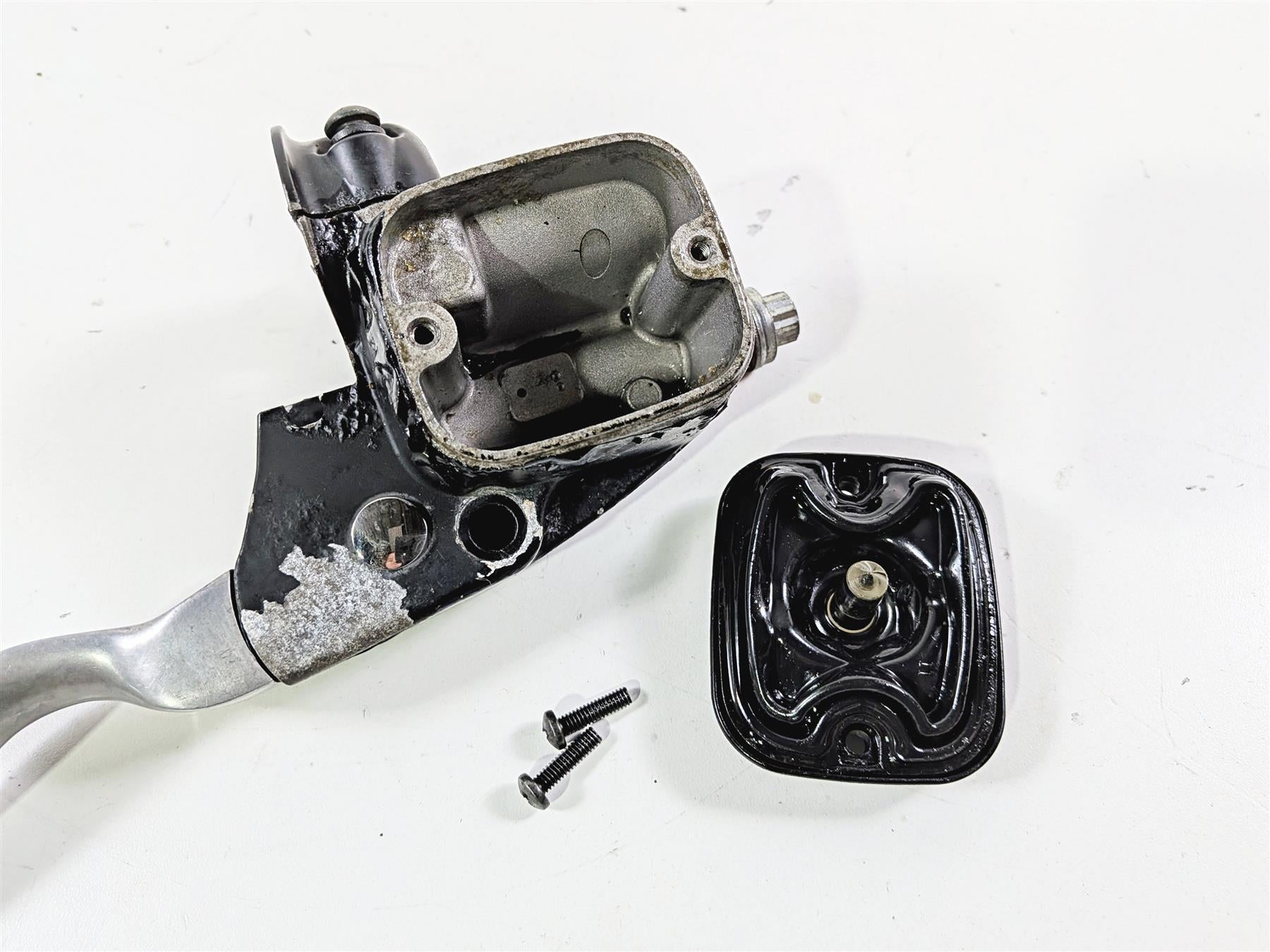 2012 Harley Softail FLSTF Fat Boy Front Brake Master Cylinder 9/16 45029-11D {{ shop.shopifyCountryName }} - Mototech271