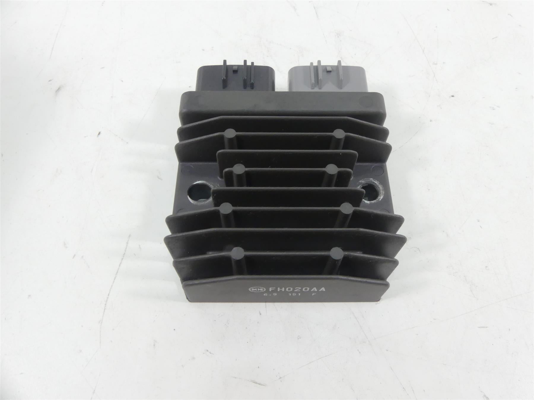 2017 BMW R1200RT K52 Rectifier Voltage Regulator FH020AA 12318523367 {{ shop.shopifyCountryName }} - Mototech271