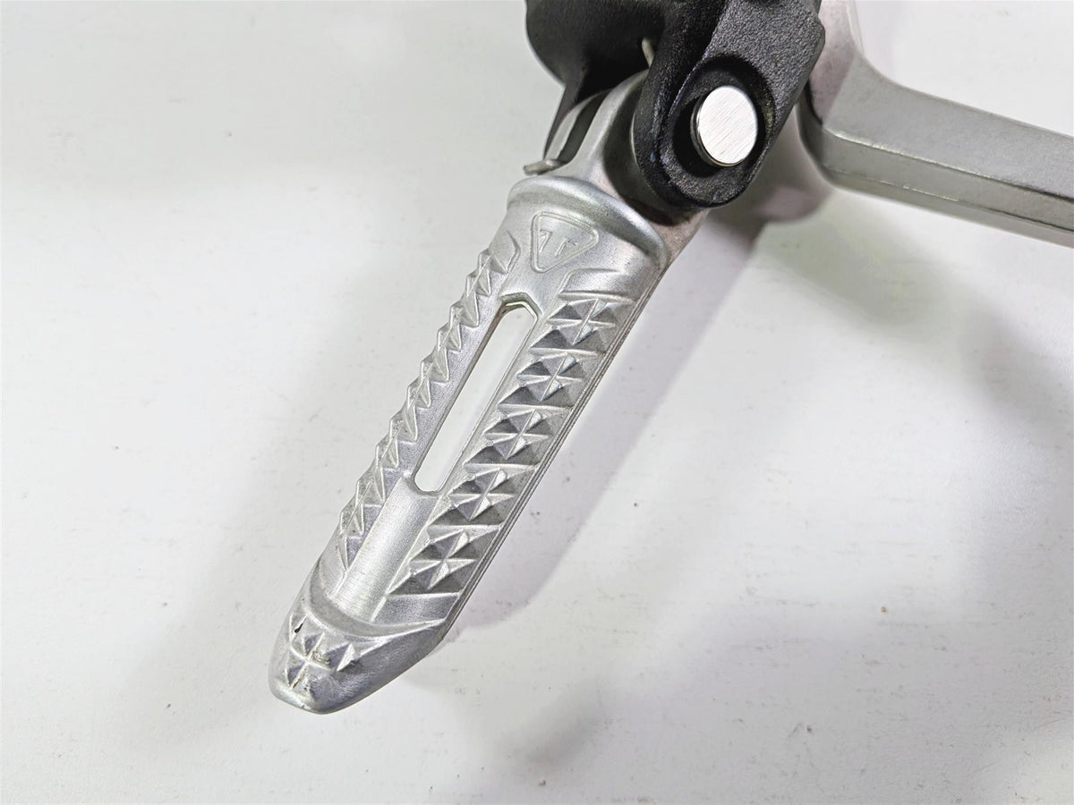 2019 Triumph Speed Triple RS 1050 Front Right Foot Peg & Brake Pedal T2081844 {{ shop.shopifyCountryName }} - Mototech271