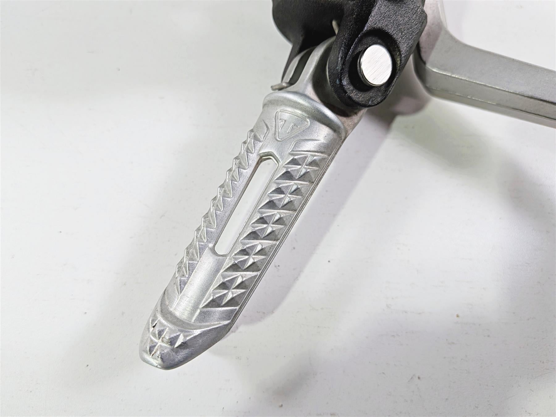 2019 Triumph Speed Triple RS 1050 Front Right Foot Peg & Brake Pedal T2081844 {{ shop.shopifyCountryName }} - Mototech271