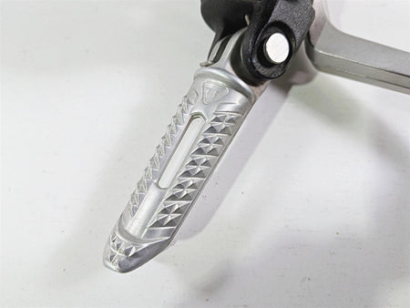 2019 Triumph Speed Triple RS 1050 Front Right Foot Peg & Brake Pedal T2081844 {{ shop.shopifyCountryName }} - Mototech271
