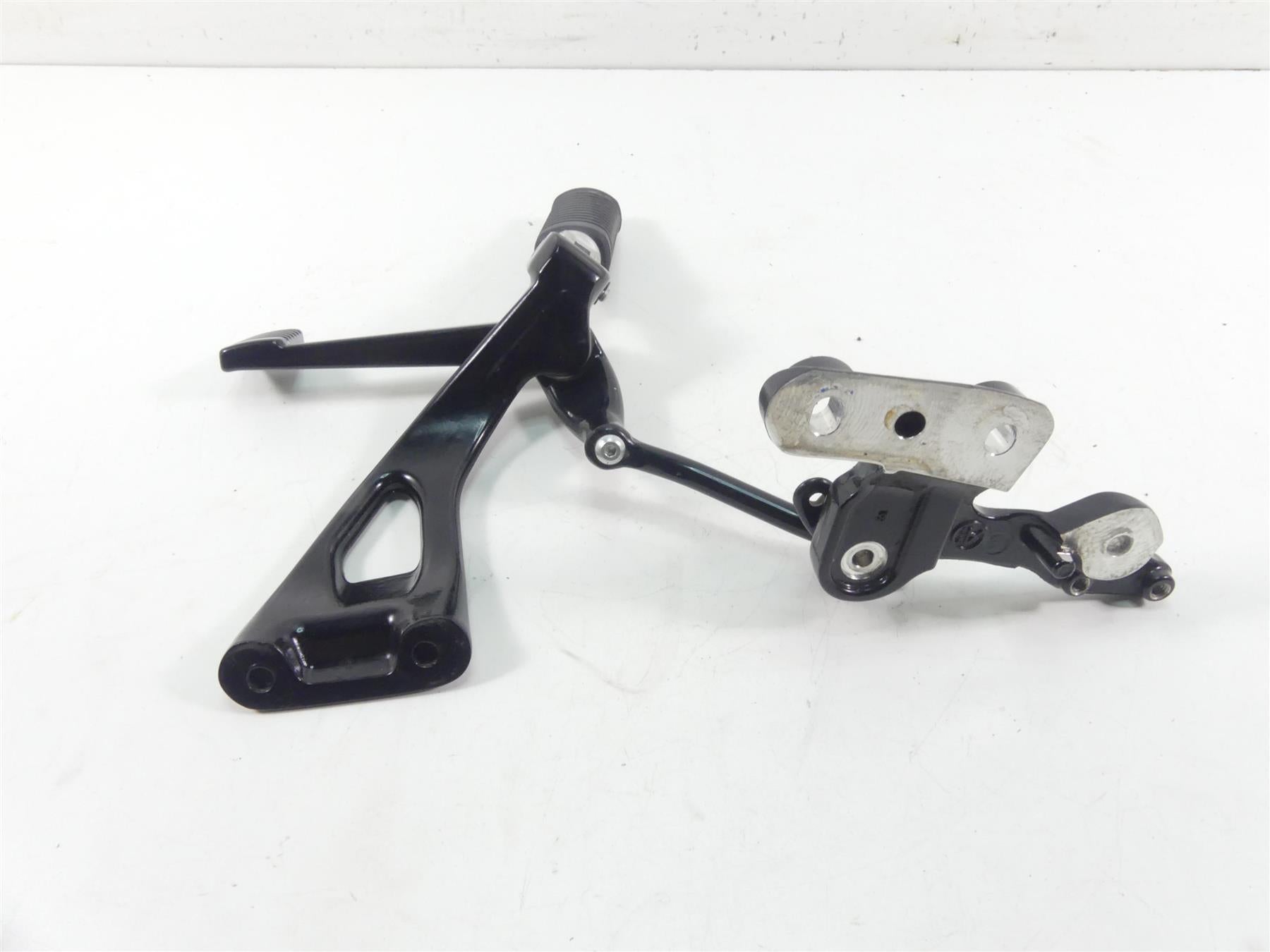 2022 Harley Softail FXBBS Street Bob Right Footpeg Brake Pedal Set 50500601 {{ shop.shopifyCountryName }} - Mototech271