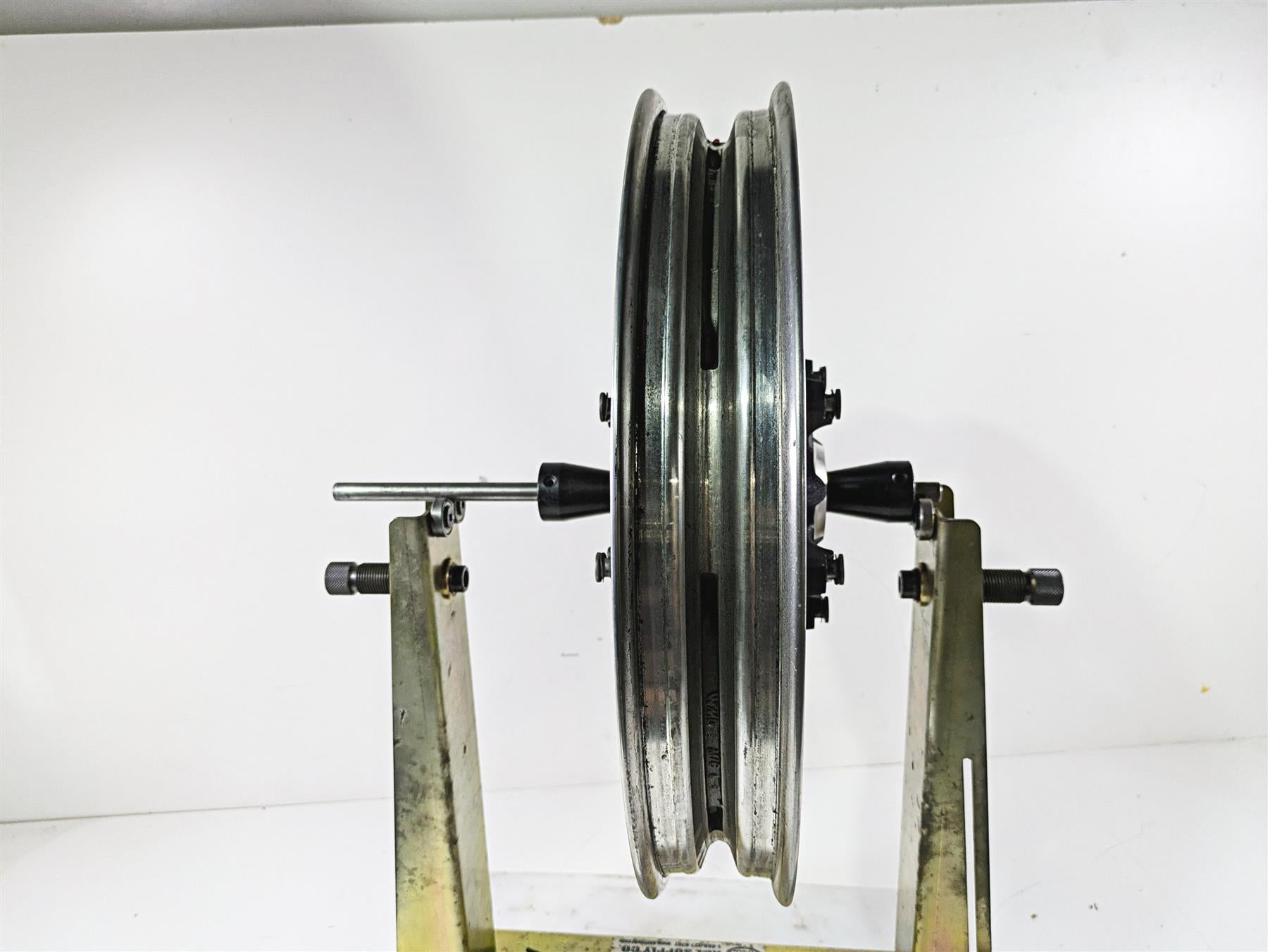 2015 Harley FXDL Dyna Low Rider Nice Oem Front Wheel Rim 19x2.5 Cast 43300280 {{ shop.shopifyCountryName }} - Mototech271