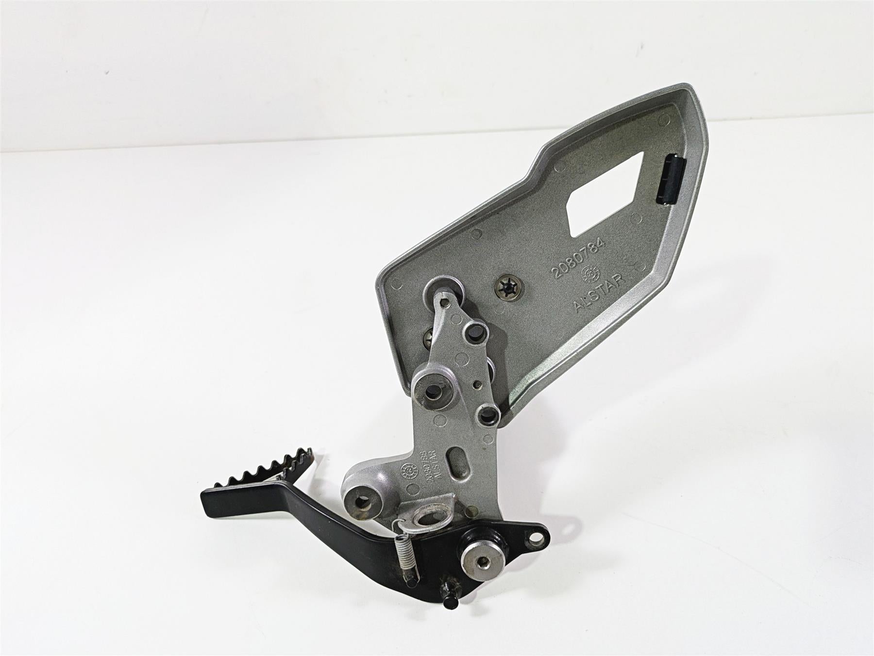 2015 Triumph Tiger Explorer XC Right Front Footpeg & Brake Pedal - Read T2080788 {{ shop.shopifyCountryName }} - Mototech271