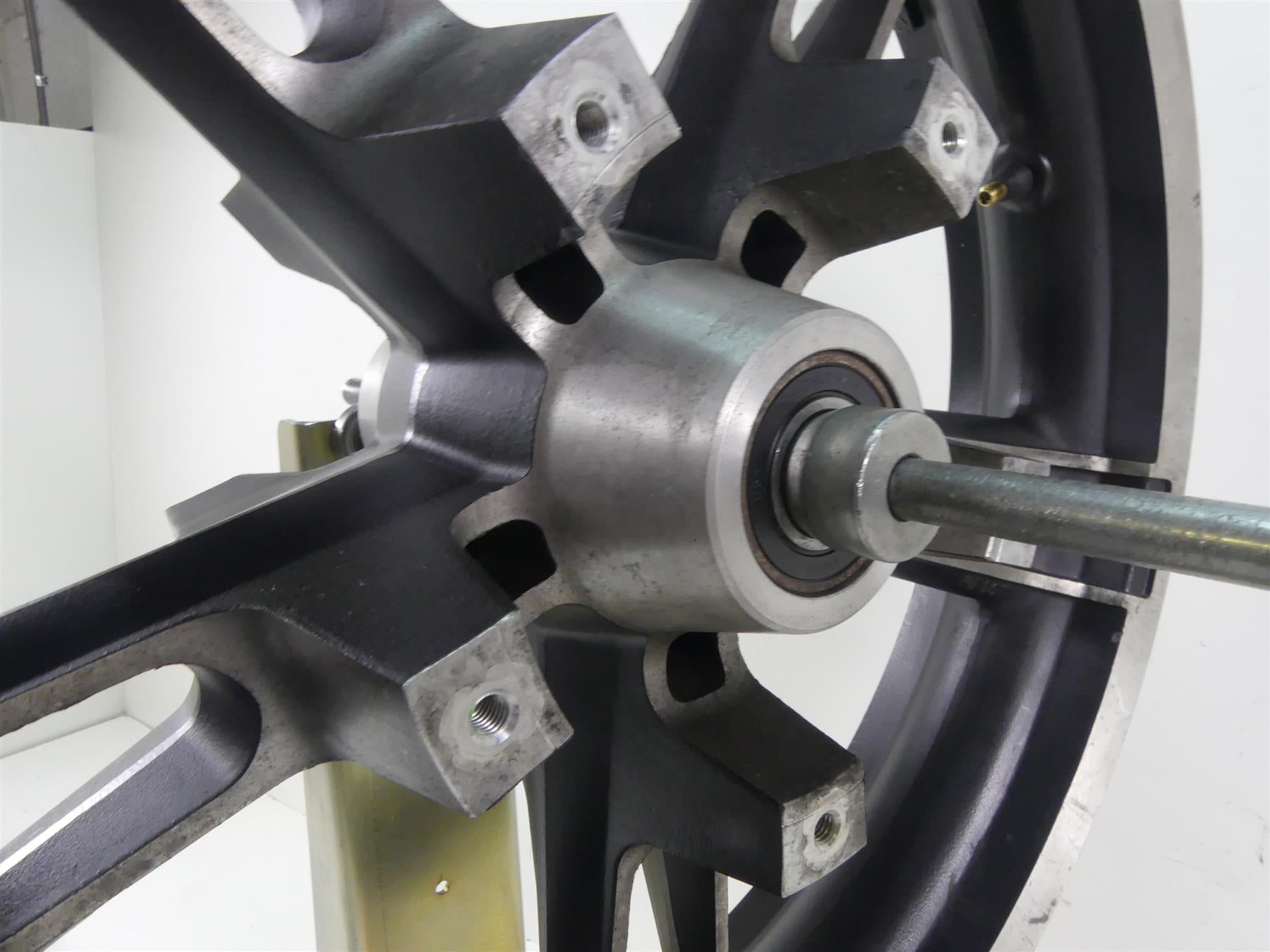 2016 Harley Touring FLTRX Road Glide Straight Front Wheel Rim 19x3.5 43300027 {{ shop.shopifyCountryName }} - Mototech271