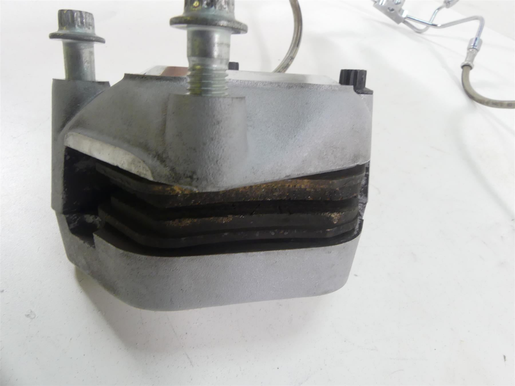 2004 Harley FLHTC SE CVO Electra Glide Front Brake Caliper Set 44381-99 44382-99 {{ shop.shopifyCountryName }} - Mototech271