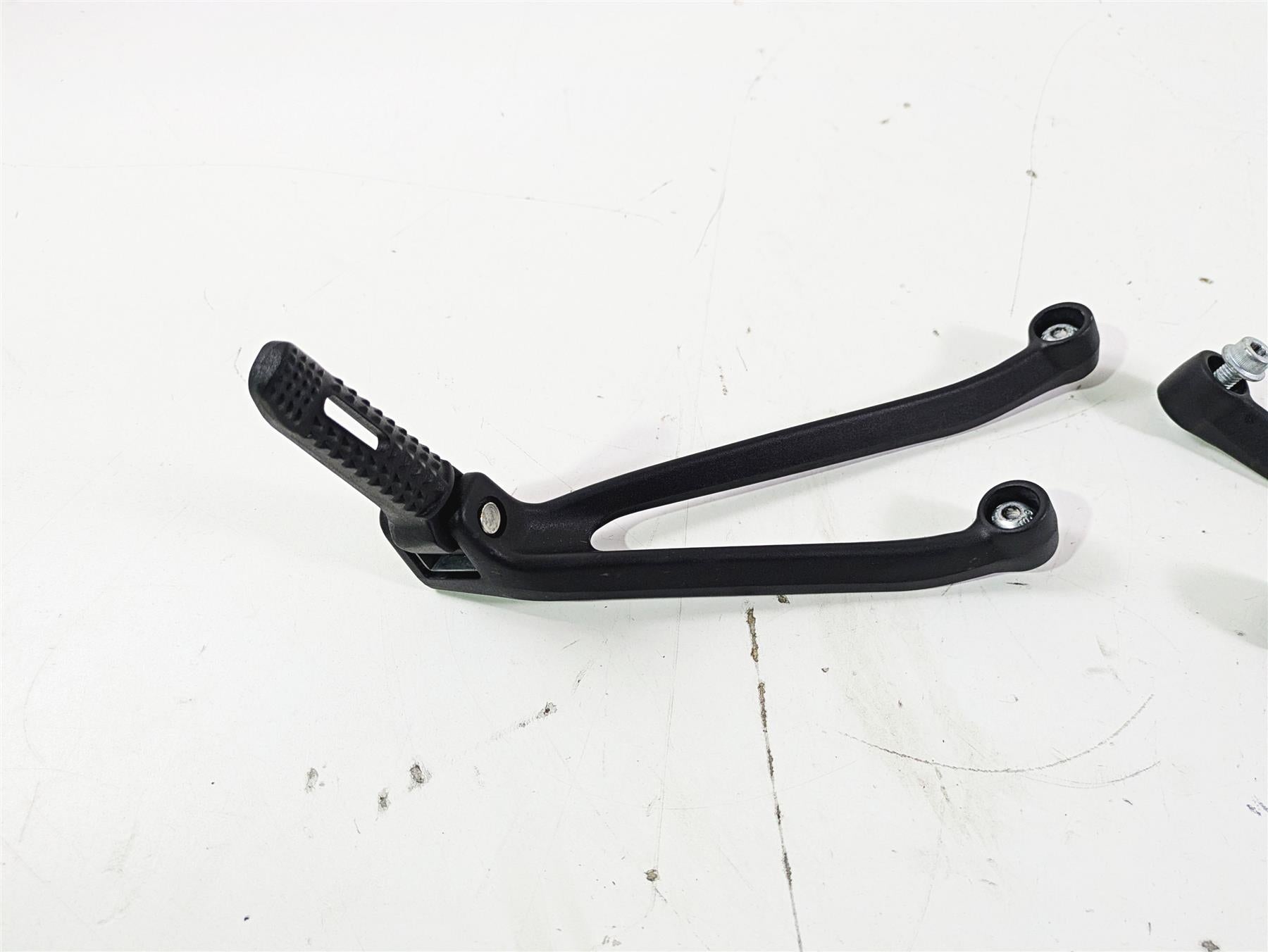 2017 BMW S1000RR K46 Rear Passenger Foot Peg Set 46718521680 46718521681 {{ shop.shopifyCountryName }} - Mototech271