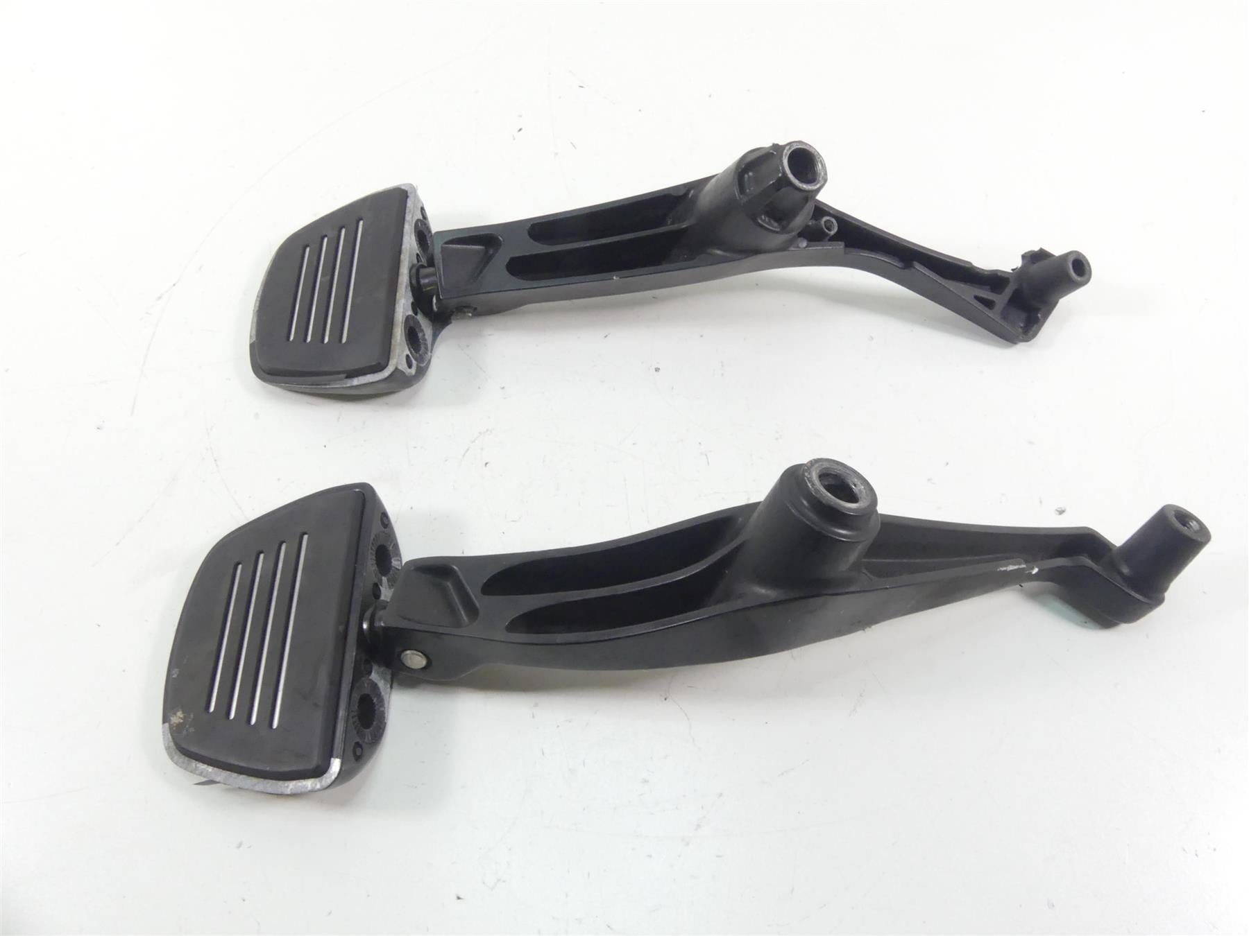 2013 Victory Cross Country Rear Passenger Footpeg Set -Read L 5136384 R 5136385 {{ shop.shopifyCountryName }} - Mototech271