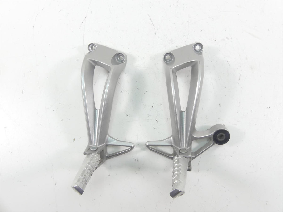 2008 Yamaha FZ1 Fazer Rear Passenger Footpeg Set 2D1-2741L-00-00 2D1-2742L-00-00 {{ shop.shopifyCountryName }} - Mototech271