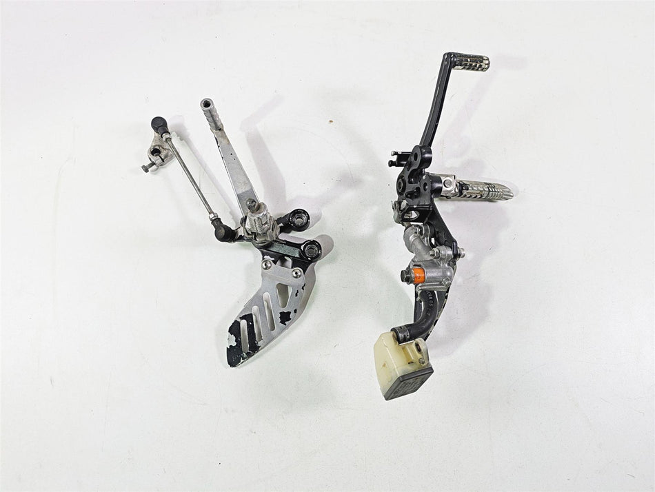 2006 Suzuki GSXR1000 K6 Front Left Right Footpeg Brake Master Set 43521-41G00 {{ shop.shopifyCountryName }} - Mototech271
