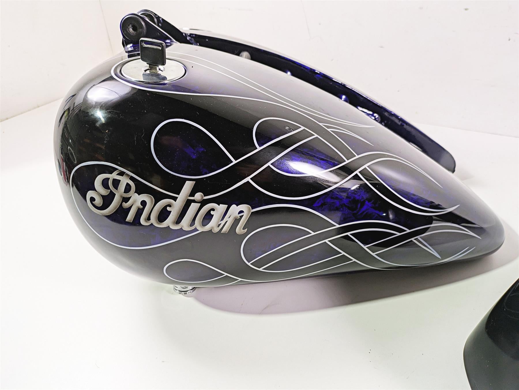 2002 Indian Spirit Deluxe Front Fender Fuel Gas Tank Set 26-320 89-463 89-464 {{ shop.shopifyCountryName }} - Mototech271