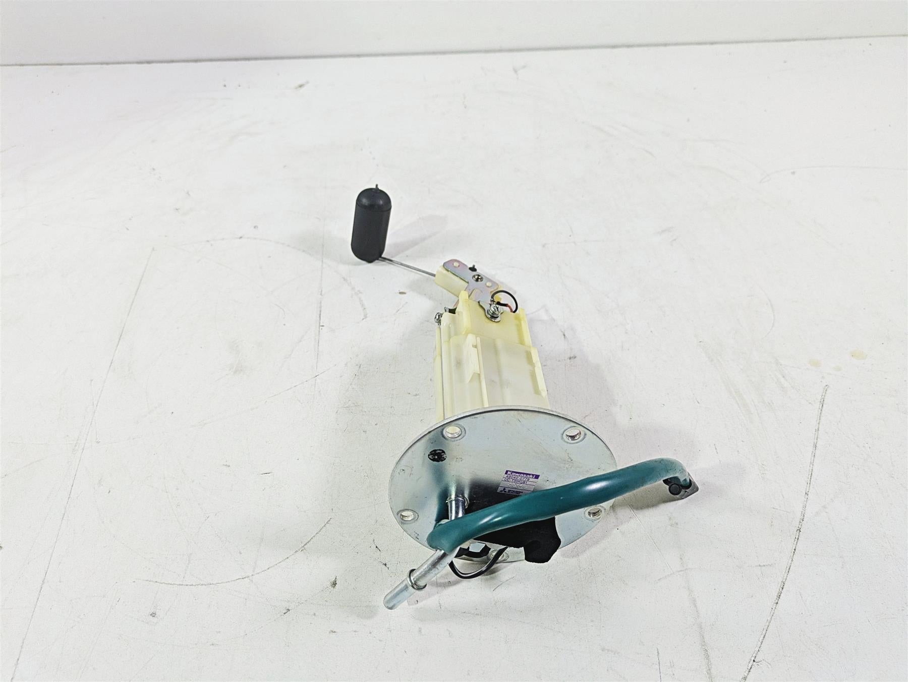 2020 Kawasaki ZX6R Ninja Fuel Gas Petrol Pump & Sending Unit 3K 49040-0779 {{ shop.shopifyCountryName }} - Mototech271