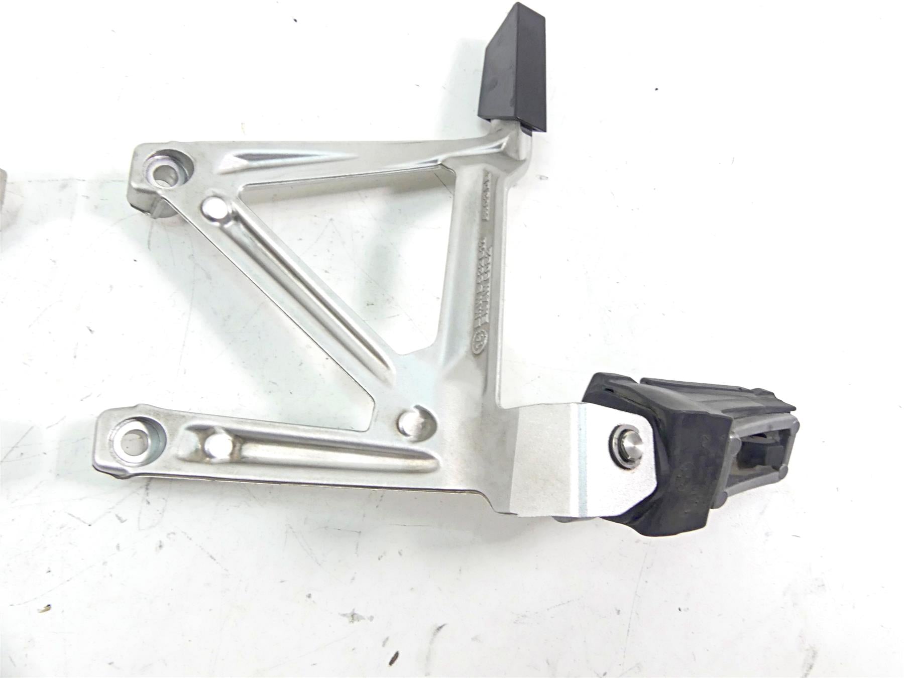2015 BMW R1200GS GSW K50 Rear Passenger Footpeg Vario Case Set 46718526741 {{ shop.shopifyCountryName }} - Mototech271