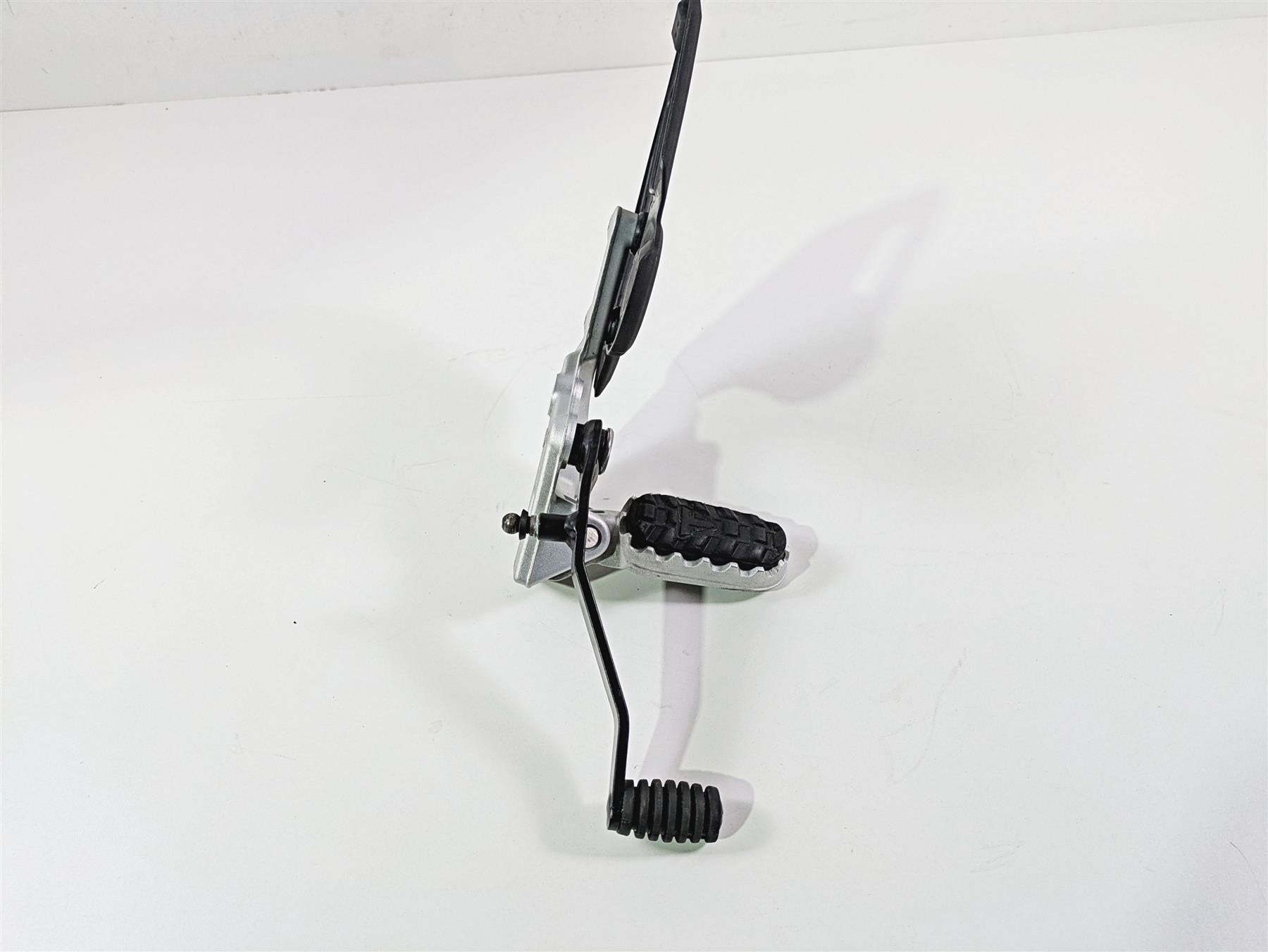 2024 Triumph Tiger 900 GT Left Front Footpeg & Shift Lever T2082204 T2082485 {{ shop.shopifyCountryName }} - Mototech271