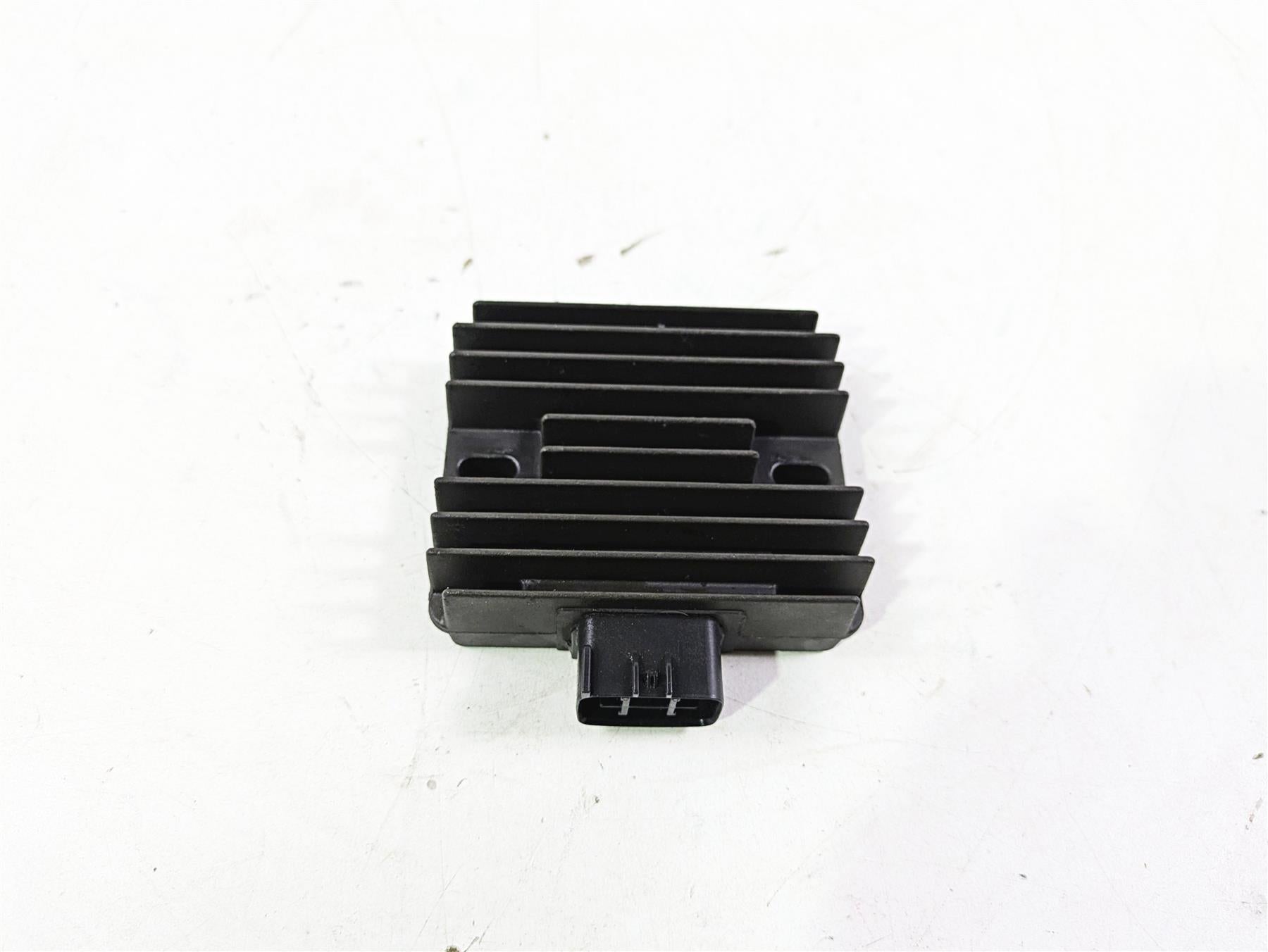 2004 Yamaha XVZ1300 Royal Star Rectifier Voltage Regulator 4XY-81960-00-00 SH678-11 {{ shop.shopifyCountryName }} - Mototech271