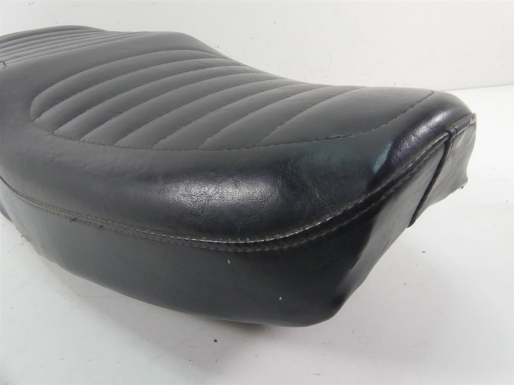 1978 Yamaha XS650 SE Special Seat Saddle & Travelcade Cover 2M0-24730-91-00 {{ shop.shopifyCountryName }} - Mototech271