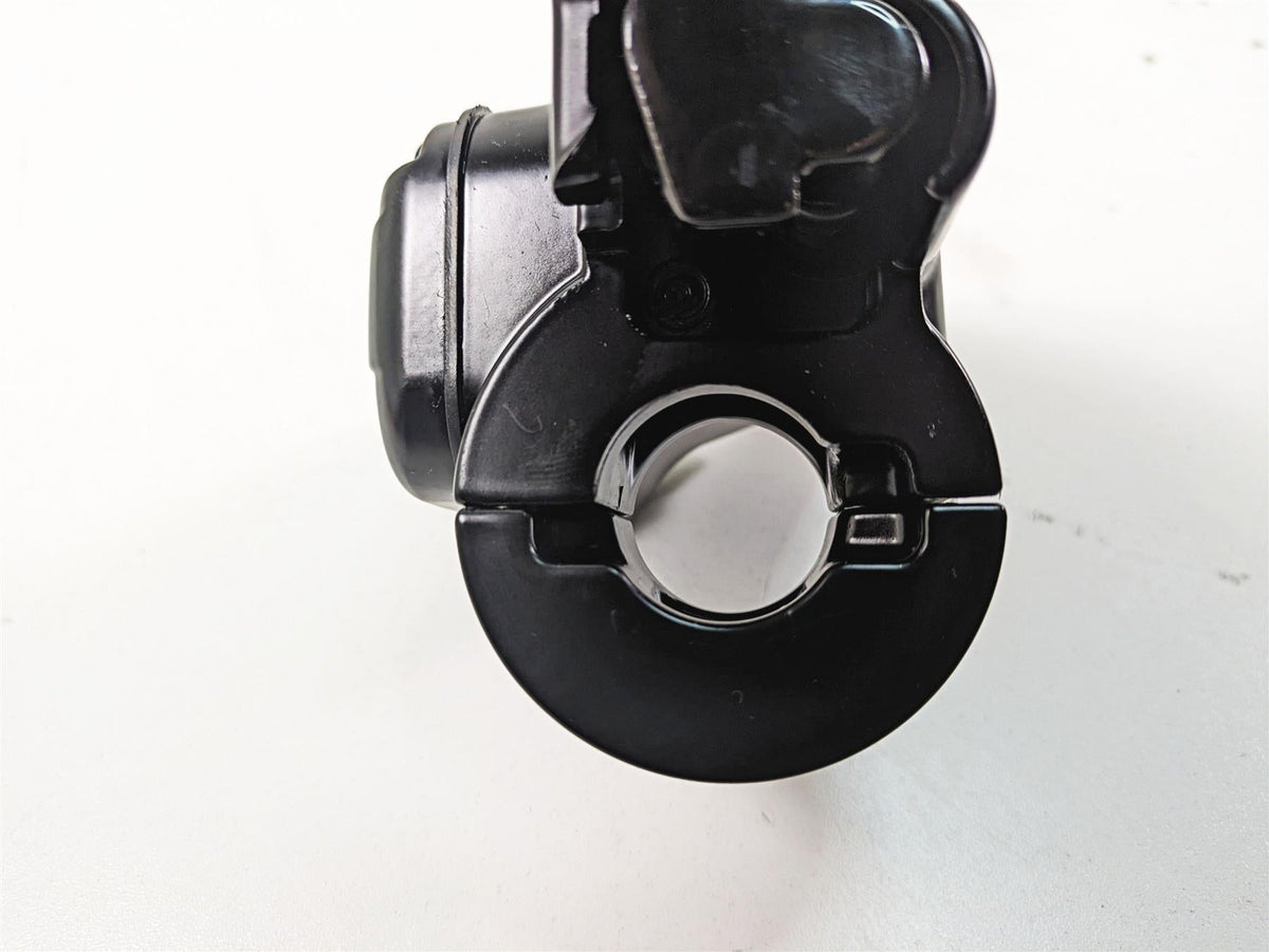 2013 Harley Touring FLHX Street Glide Front Brake Master Cylinder 42855-06D {{ shop.shopifyCountryName }} - Mototech271