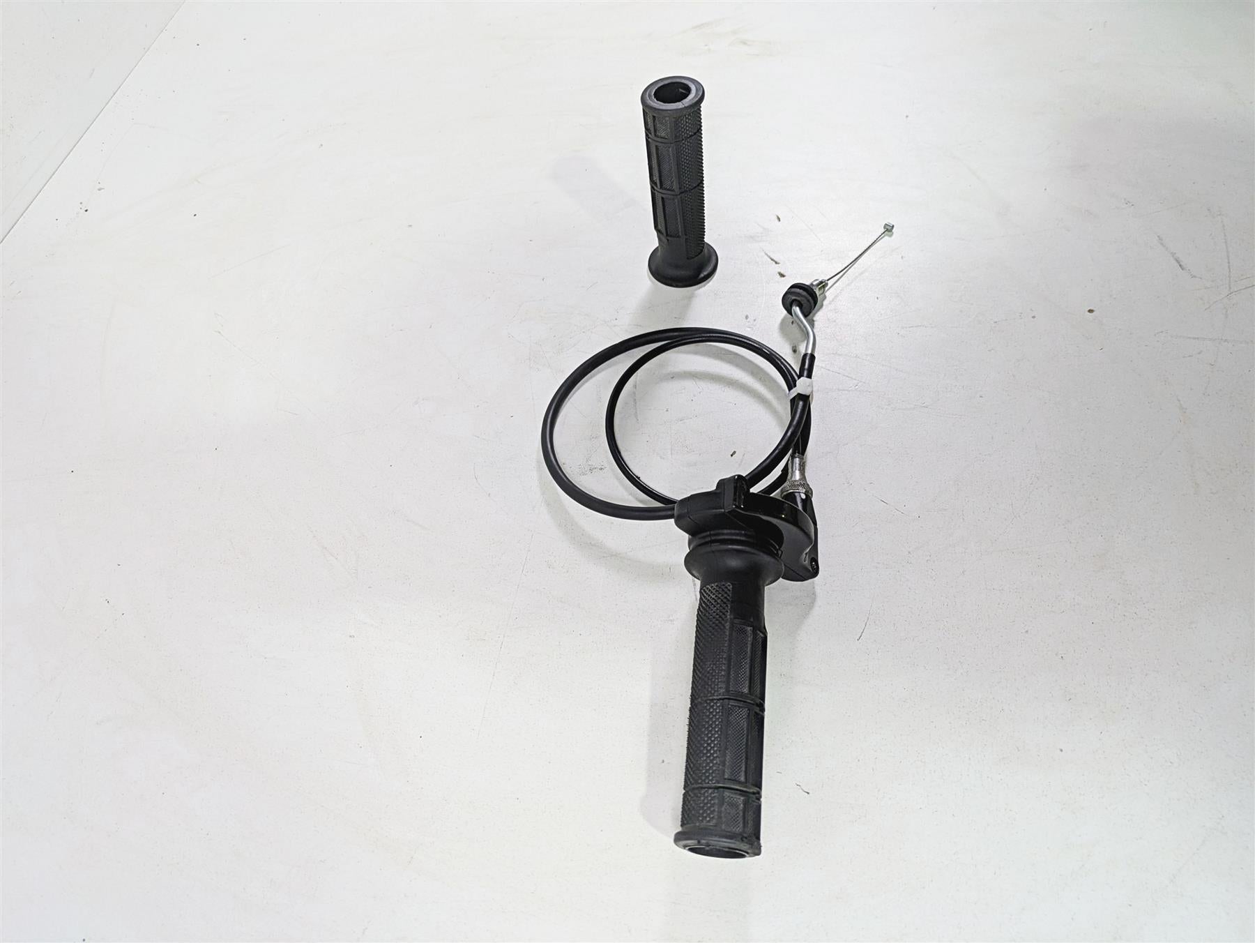 2022 Ducati Scrambler Desert Sled Throttle Control + Grip & Cable Set 65420521A {{ shop.shopifyCountryName }} - Mototech271