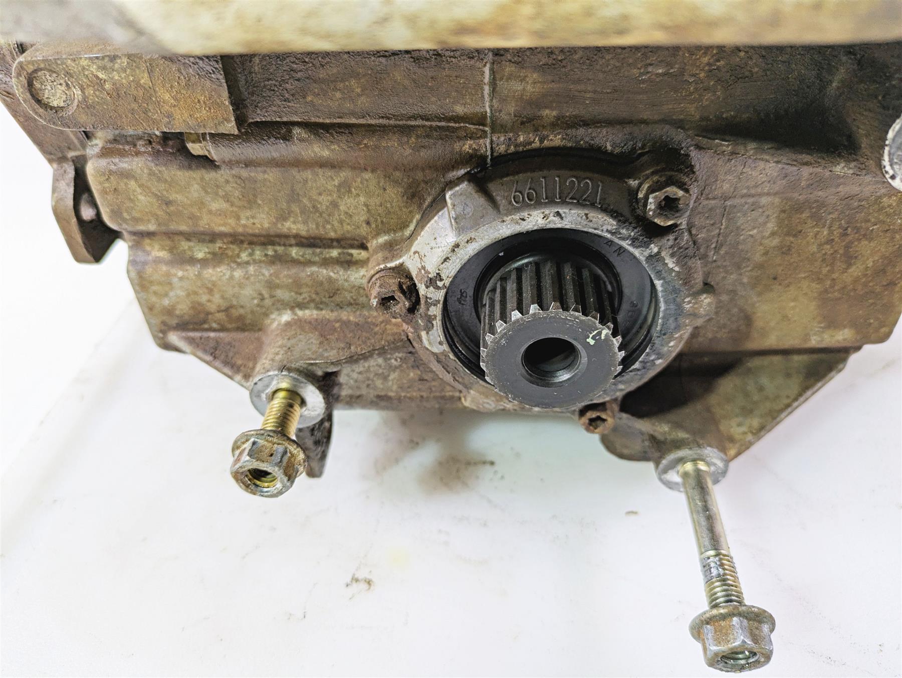 2011 Can-Am Outlander 650 4X4 XT Lower Bottom Engine Crankcase Set 420066035 {{ shop.shopifyCountryName }} - Mototech271