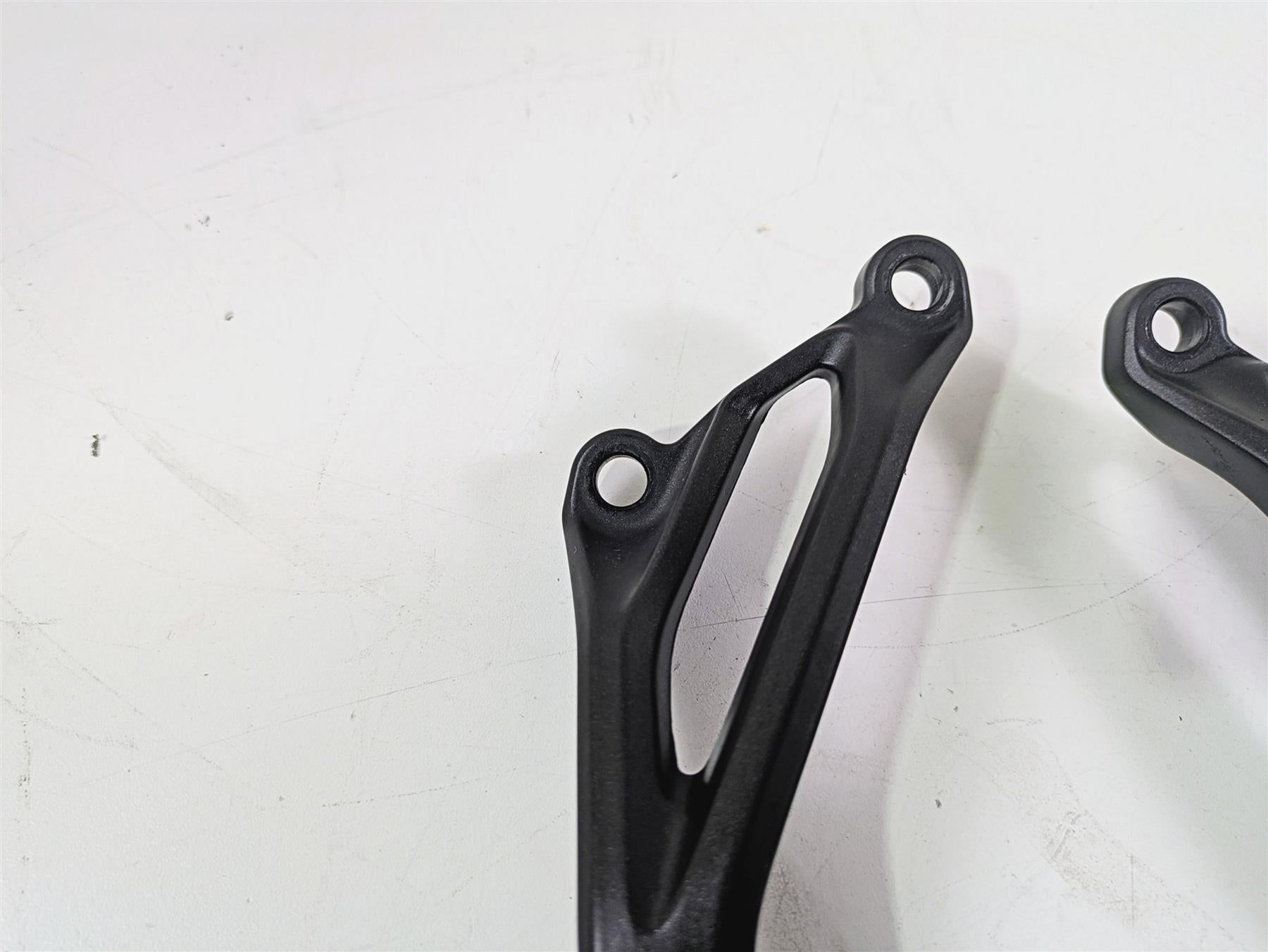 2020 Kawasaki Z900 ZR900 Rear Passenger Footpeg Rest Set 35063-1452-18R {{ shop.shopifyCountryName }} - Mototech271