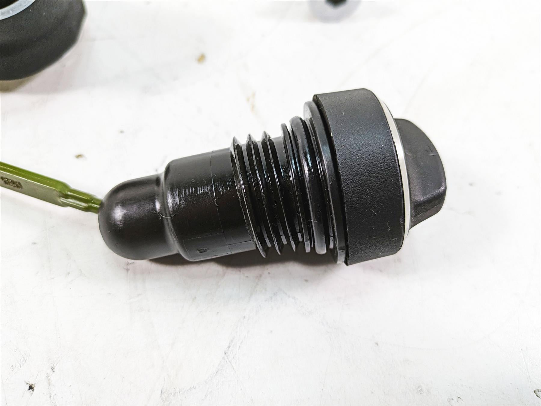 2015 Harley FXDL Dyna Low Rider Oil Dip Stick Spout Set 62700001 62457-06 {{ shop.shopifyCountryName }} - Mototech271