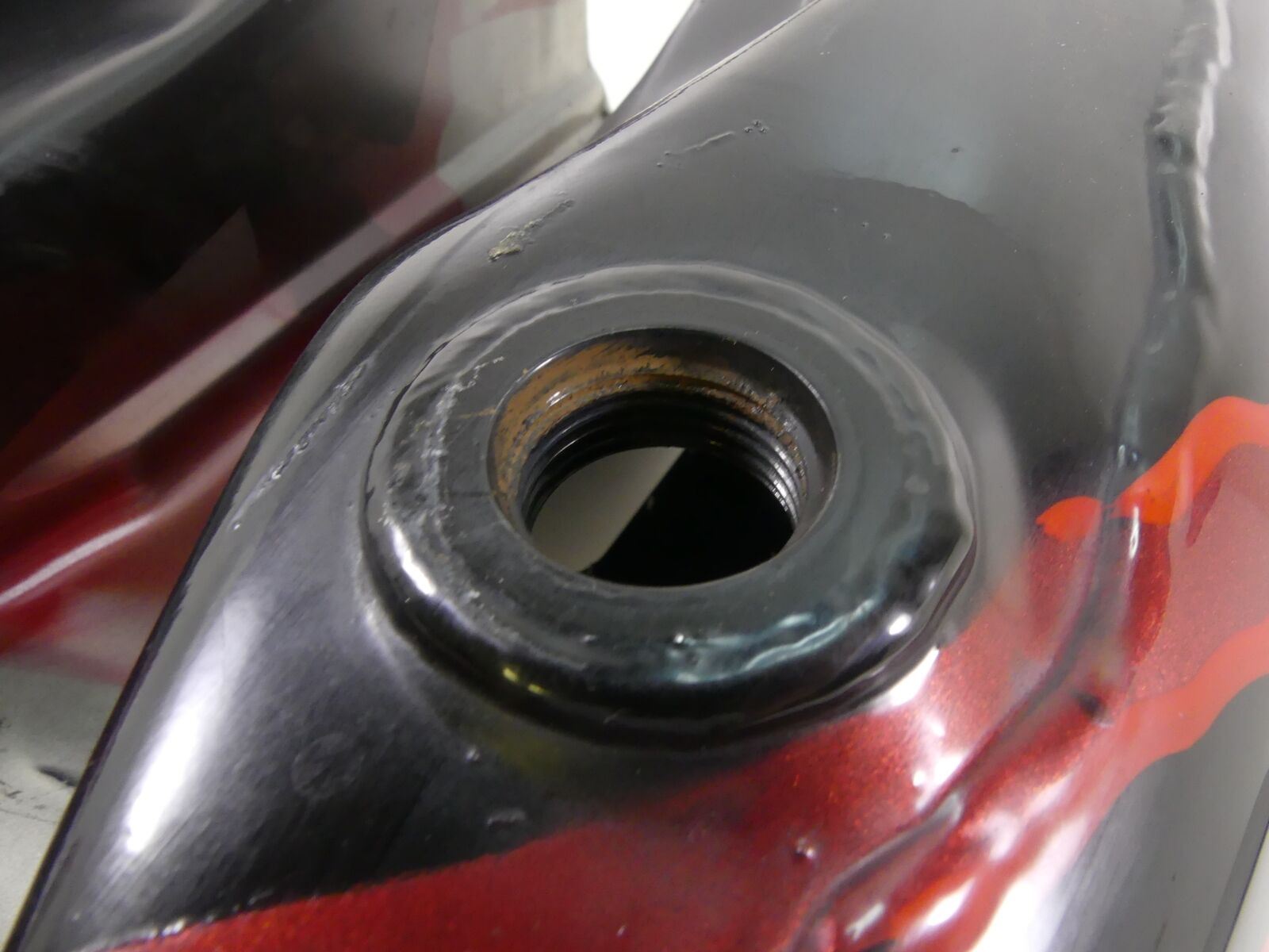 2006 Harley Touring FLHTCU SE CVO Fuel Gas Petrol Tank Reservoir - Dented 61356- {{ shop.shopifyCountryName }} - Mototech271