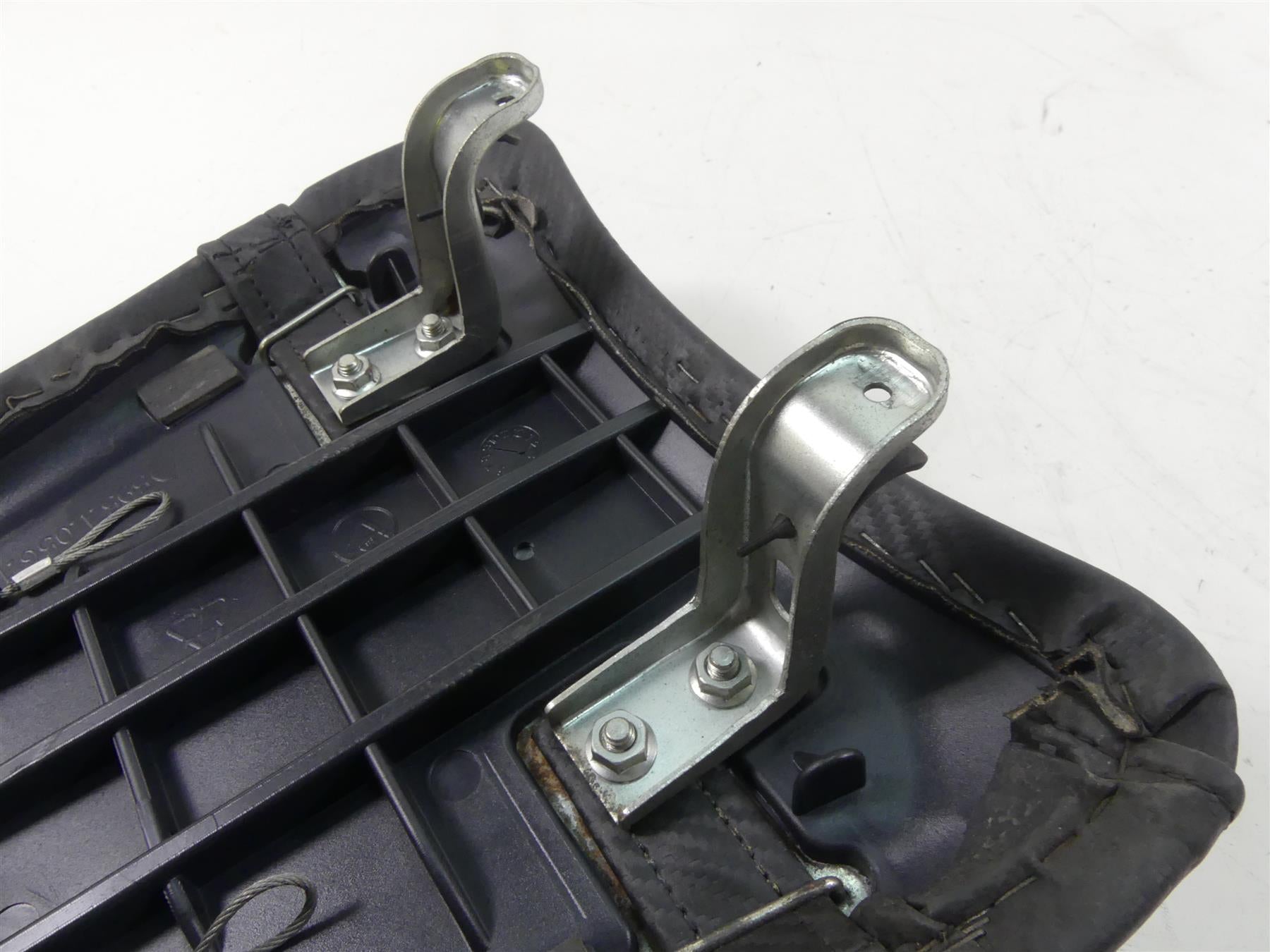 2006 Ducati 999 Biposto Rear Passenger Pillion Saddle Seat - No Tears 59510561A {{ shop.shopifyCountryName }} - Mototech271
