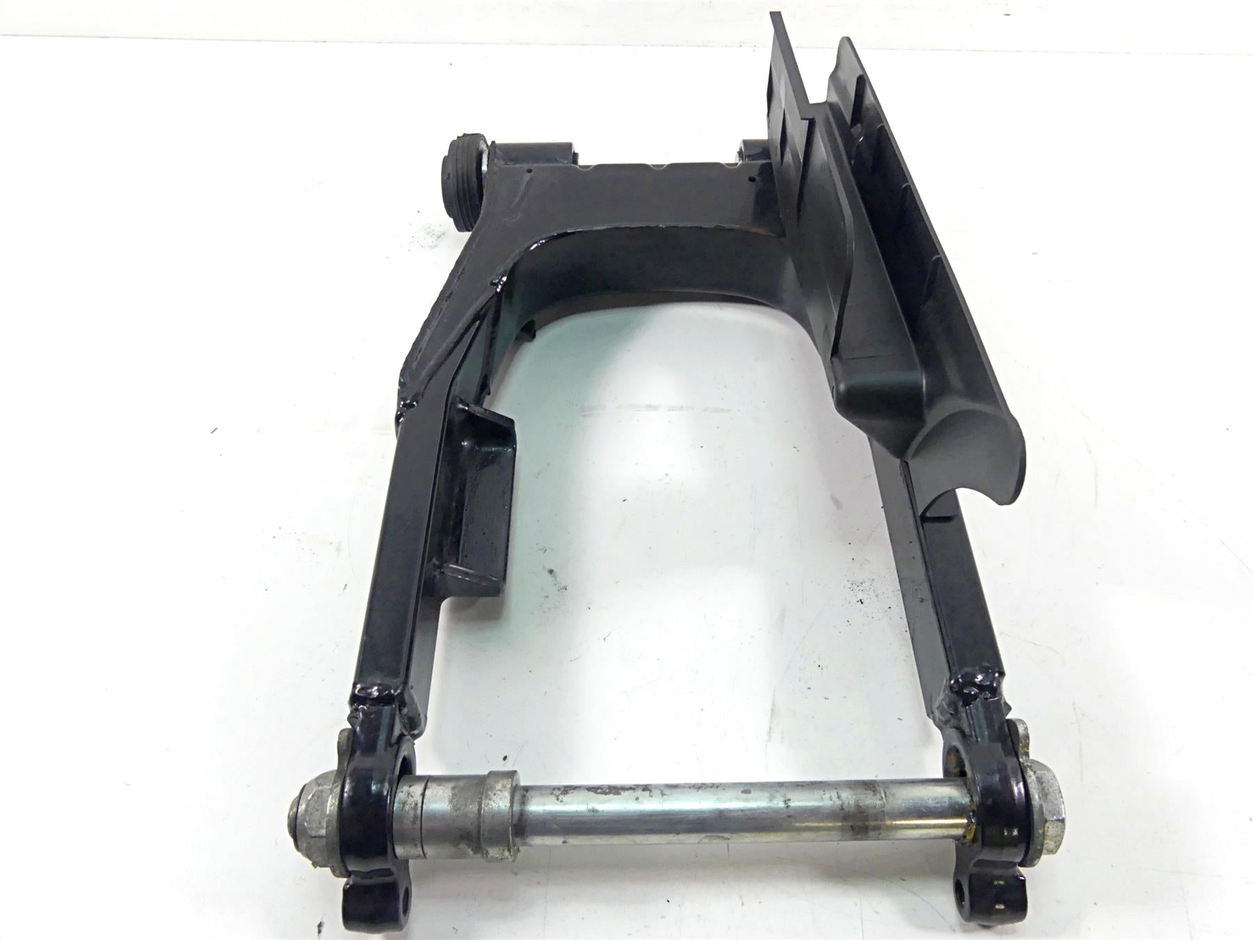2004 Harley Touring FLHTCUI Electra Glide Swingarm Swing Arm 1" Axle 47549-02A {{ shop.shopifyCountryName }} - Mototech271
