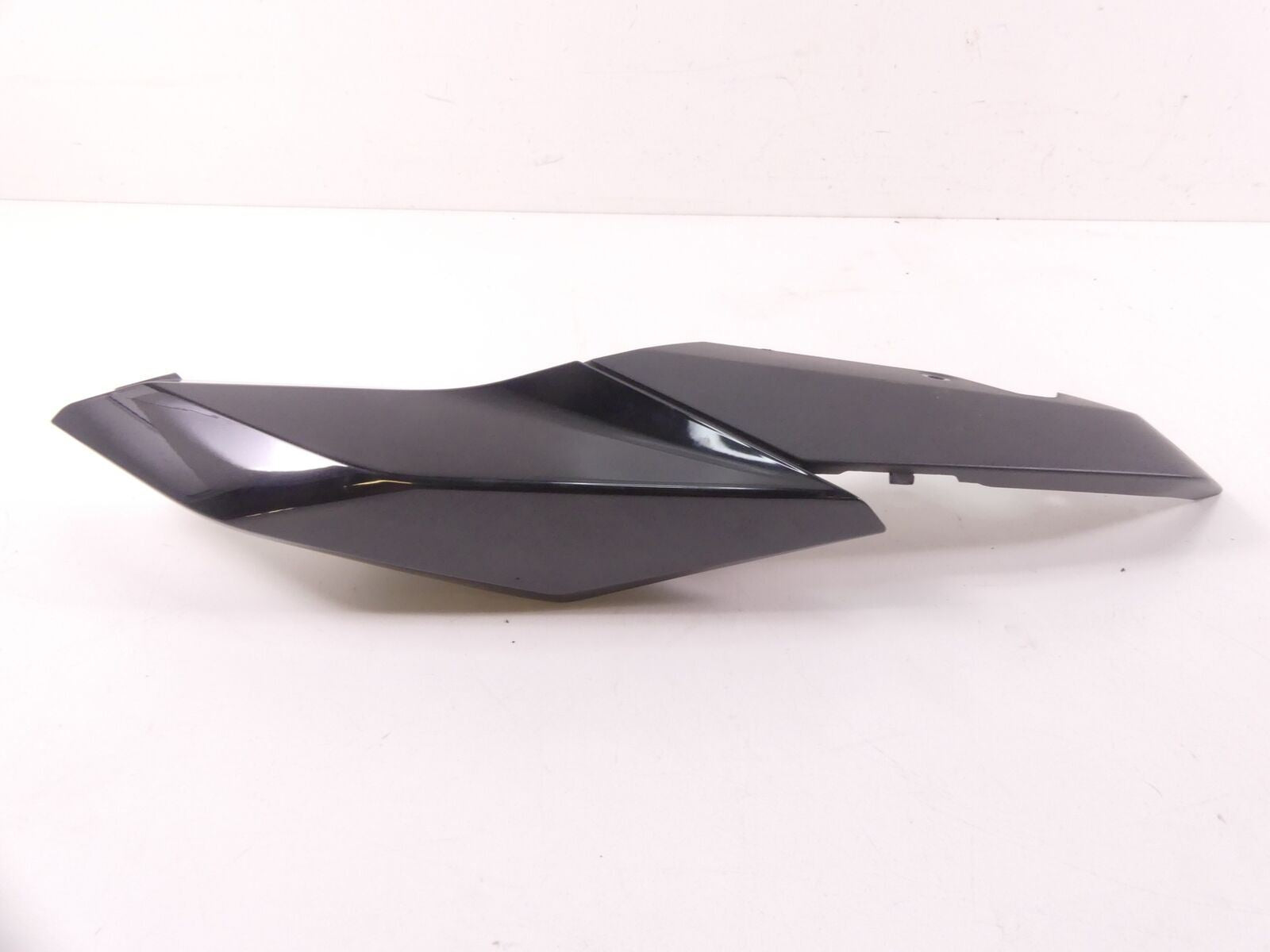 2016 BMW R1200RS K54 Right Tail Side Cover Fairing Cowl 46638543526 {{ shop.shopifyCountryName }} - Mototech271