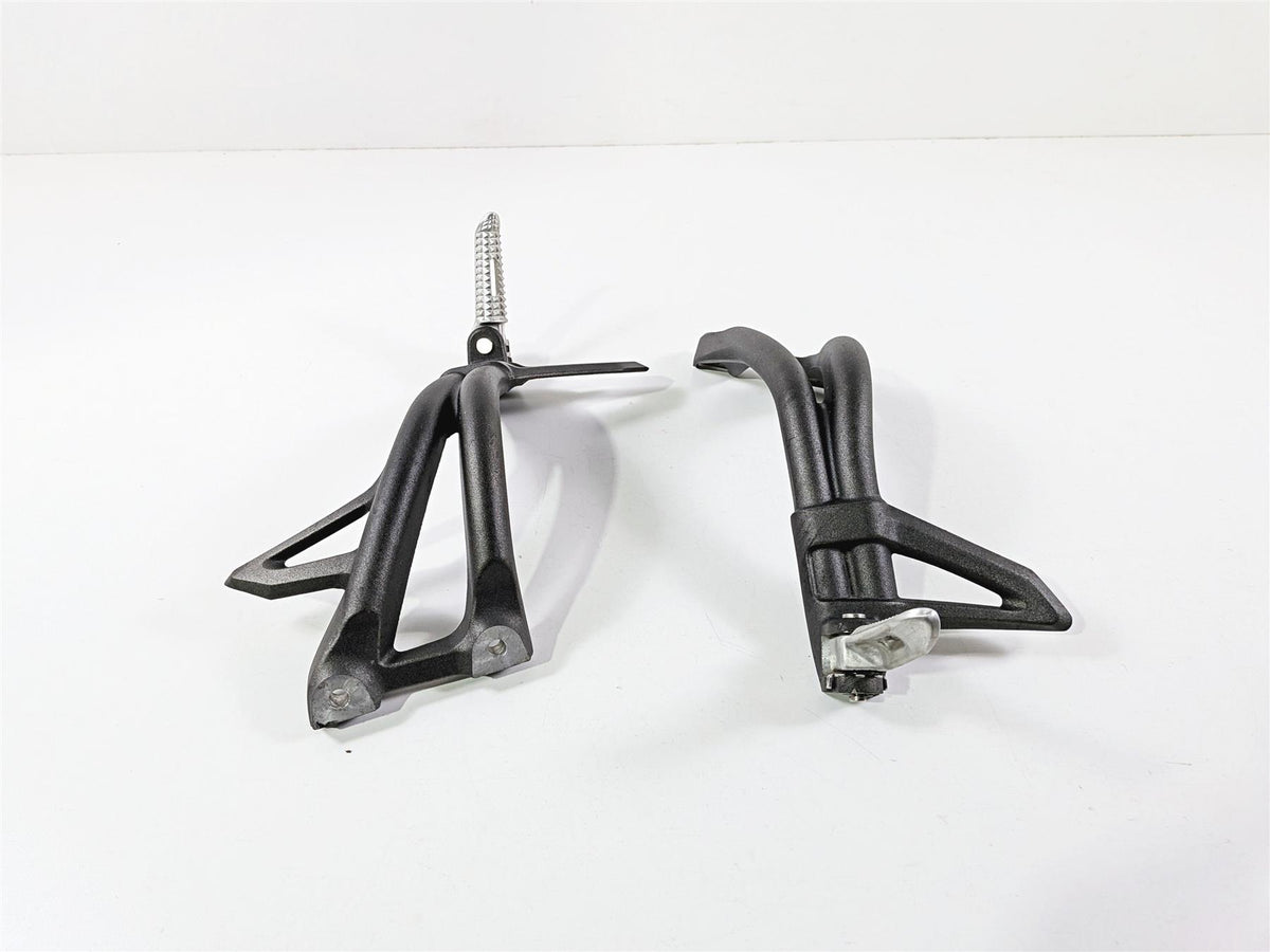 2019 Triumph Speed Triple RS 1050 Rear Passenger Footpeg Set T2081783 T2081784 {{ shop.shopifyCountryName }} - Mototech271